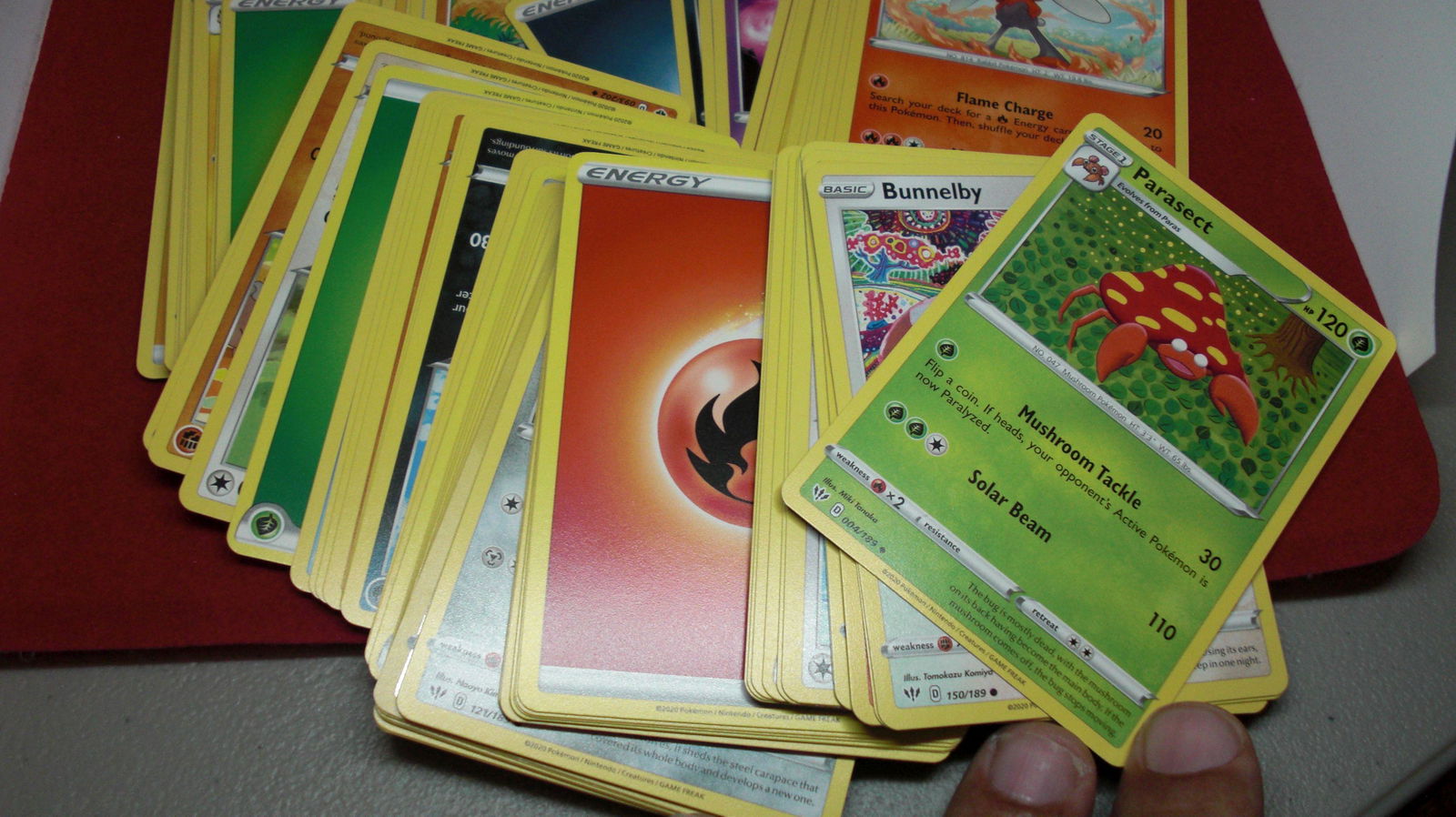 lot of 100 pokemon cards (1 of 1)
