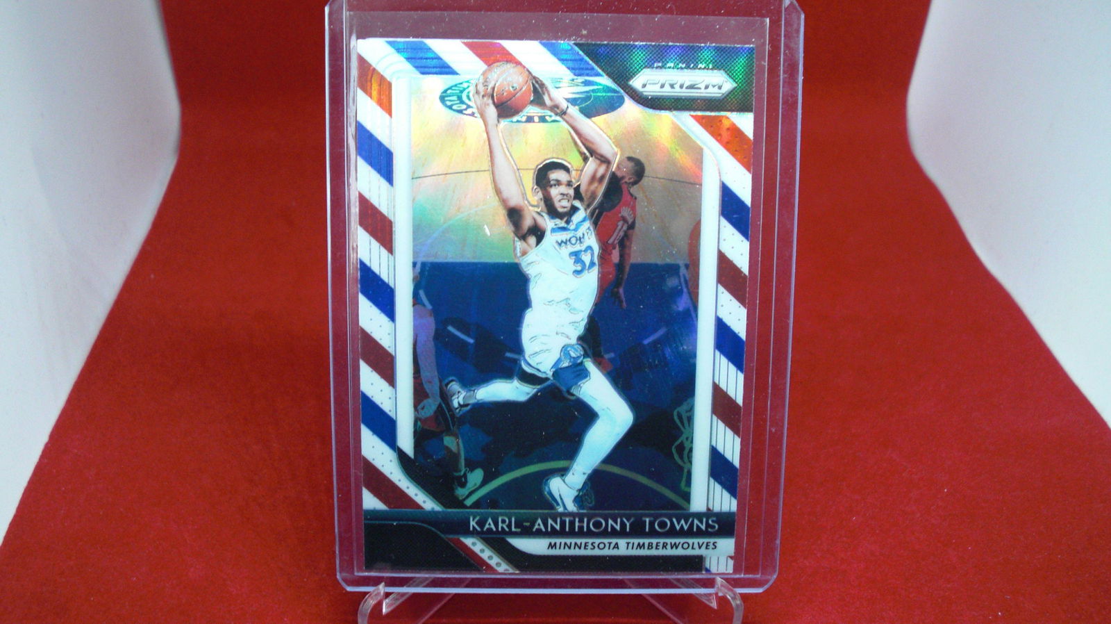 karl anthony towns prizm candy cane: in top loader