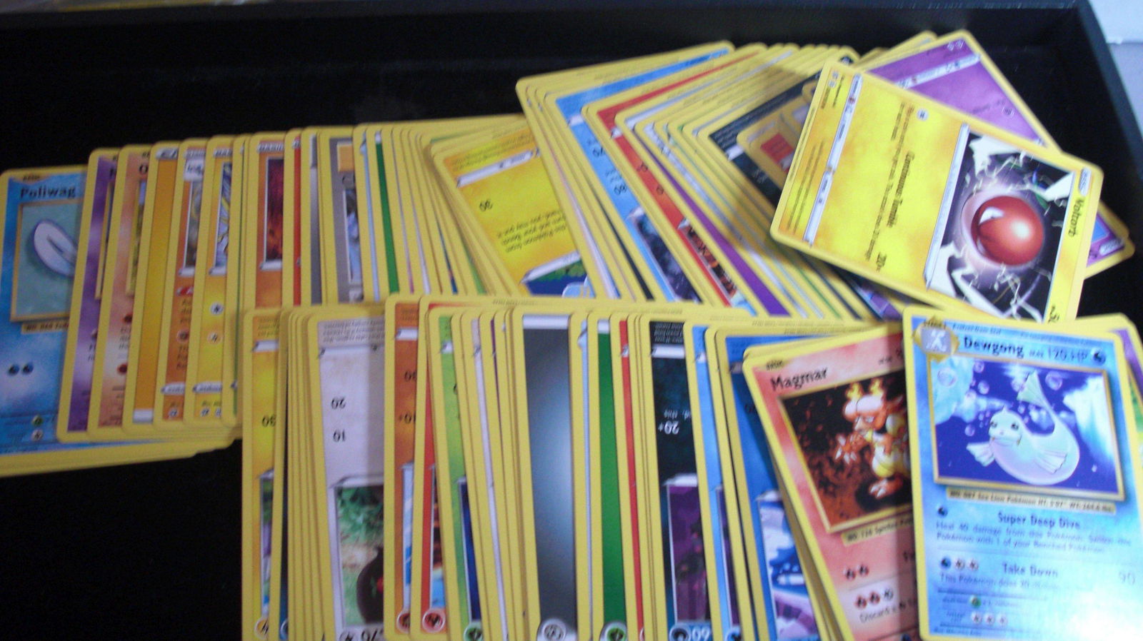 lot of 100 pokemon cards (1 of 1)