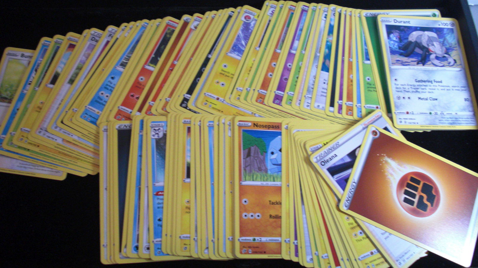 lot of 100 pokemon cards (1 of 1)