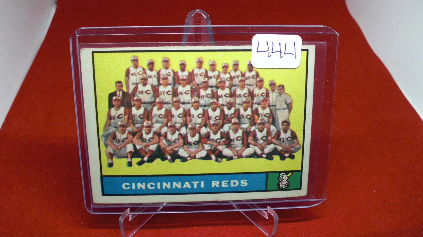 1961 CINCINNATI REDS TEAM CARD (1 of 1)