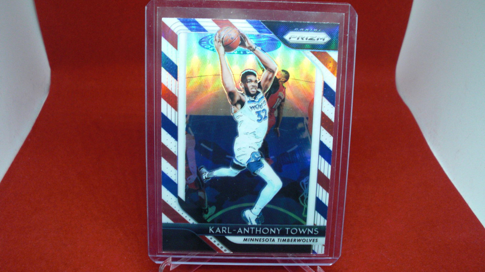karl anthony towns prizm candy cane: in top loader