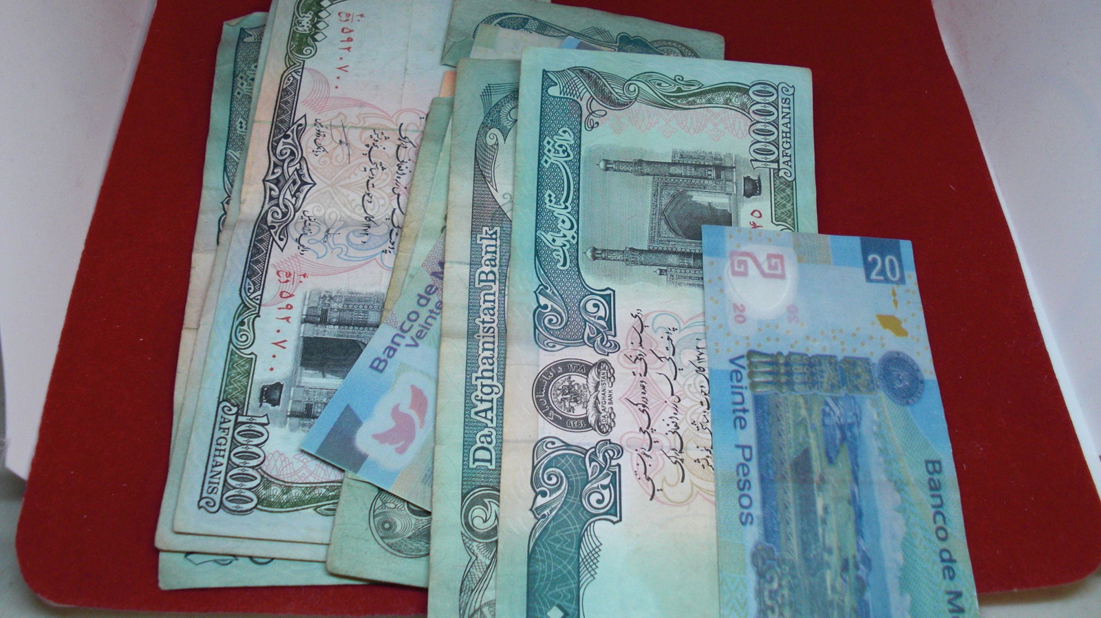 lot of 10 foreign notes: foreign note