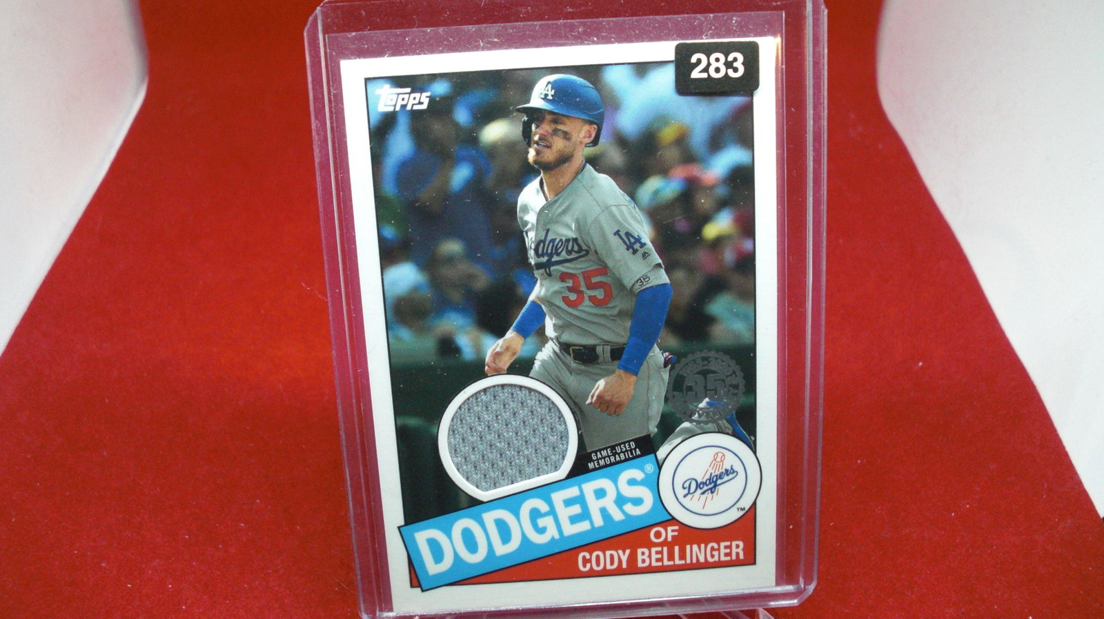 cody bellinger jersey dodgers: in top loader