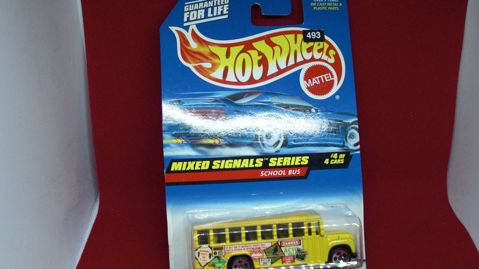 hotwheel new in box: school bus
