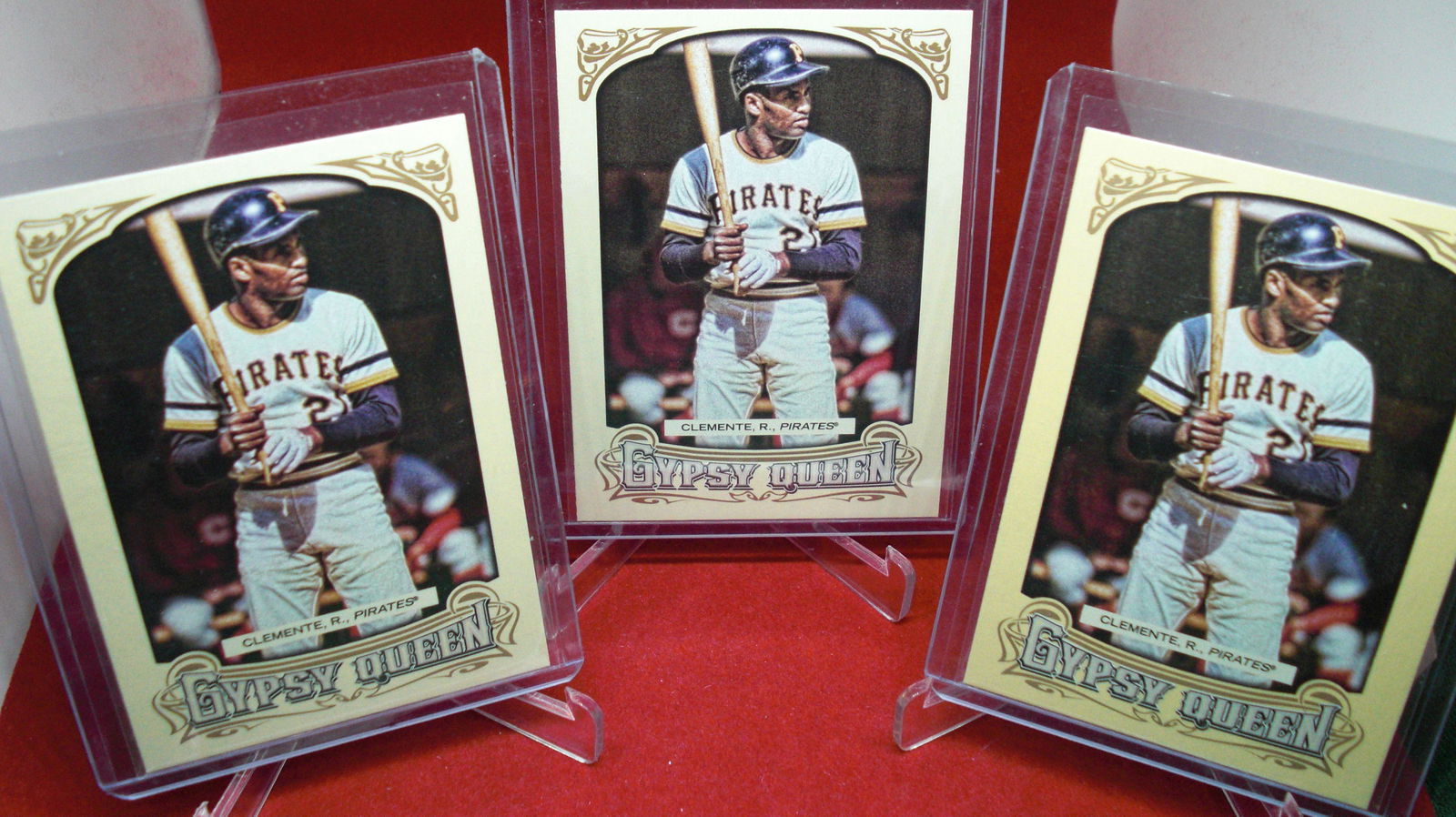 lot of 3 roberto clemente cards (1 of 1)
