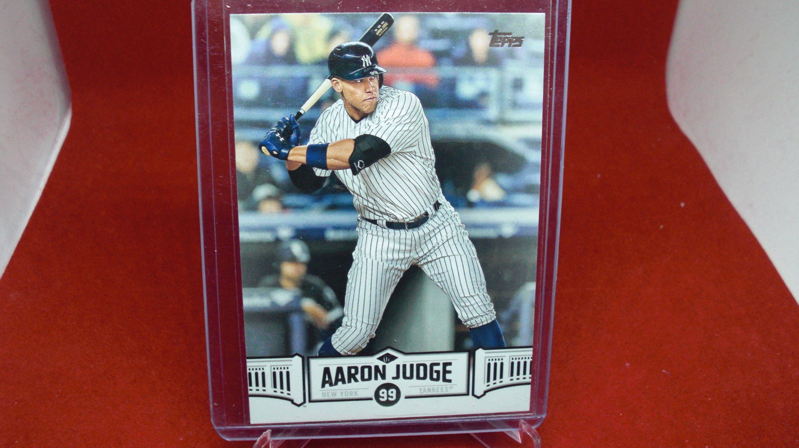 aaron judge: in top loader