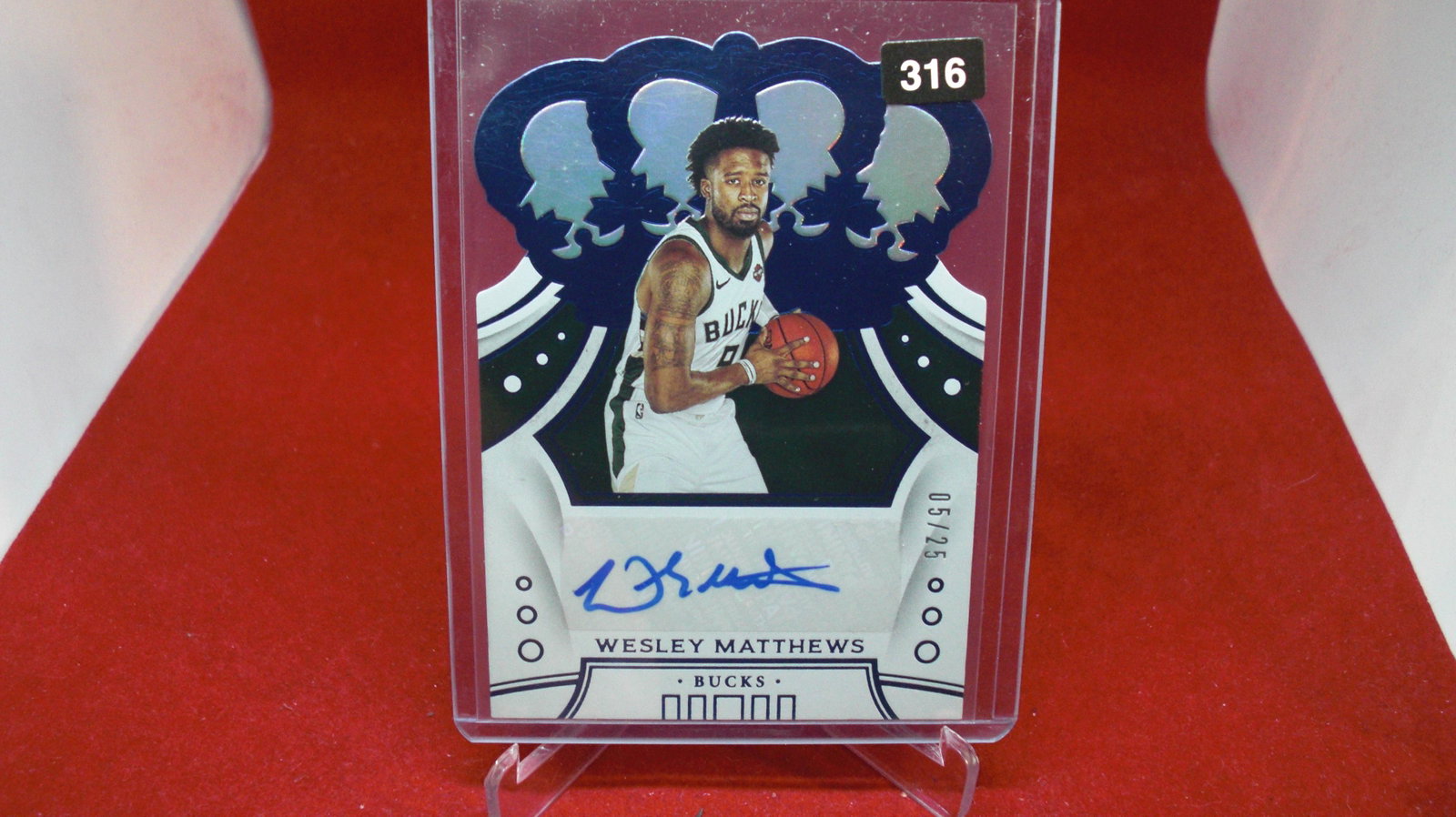 wesley matthews signature crown #05/25: in top loader