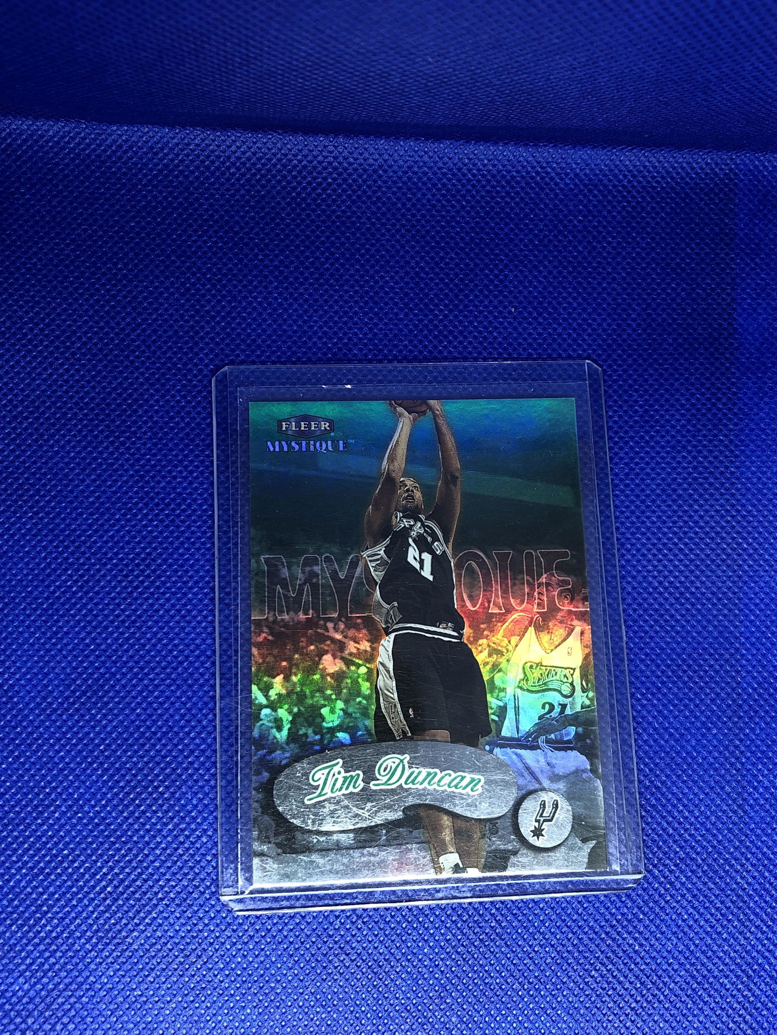 Tim Duncan Fleer Basketball Card (1 of 1)