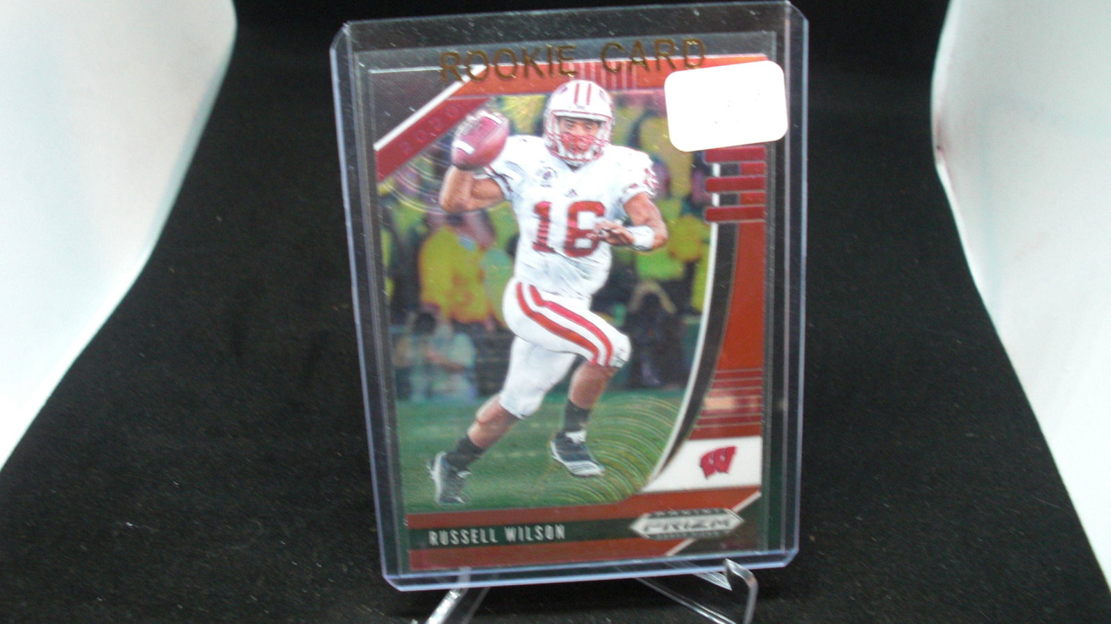 russell wilson red prizm: in top loader