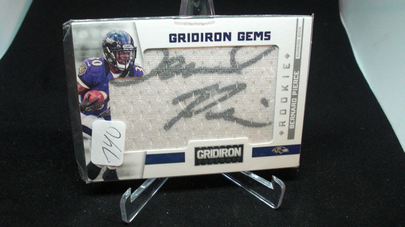 bernard pierce rookie auto/jersey #06/299: in top loader