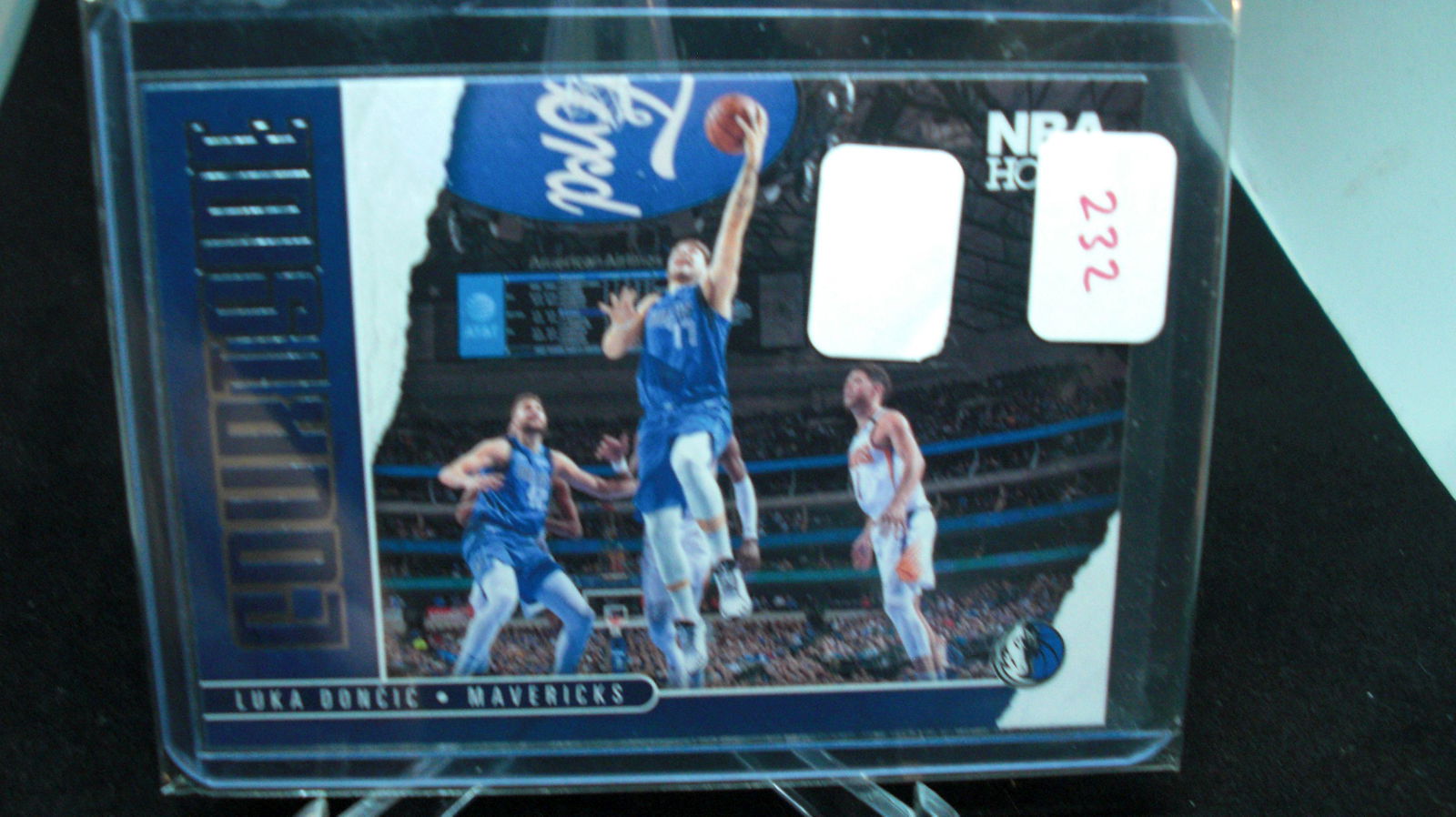 LUKA DONCIC NBA HOOPS COURTSIDE INSERT CARD (1 of 1)