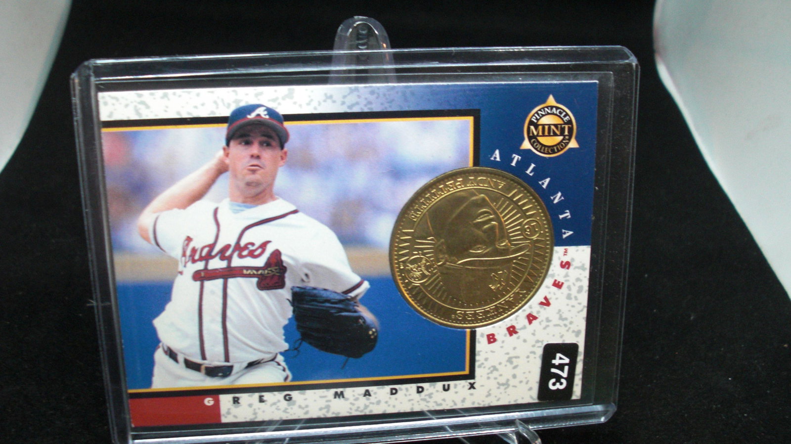 greg maddux medallion: in top loader