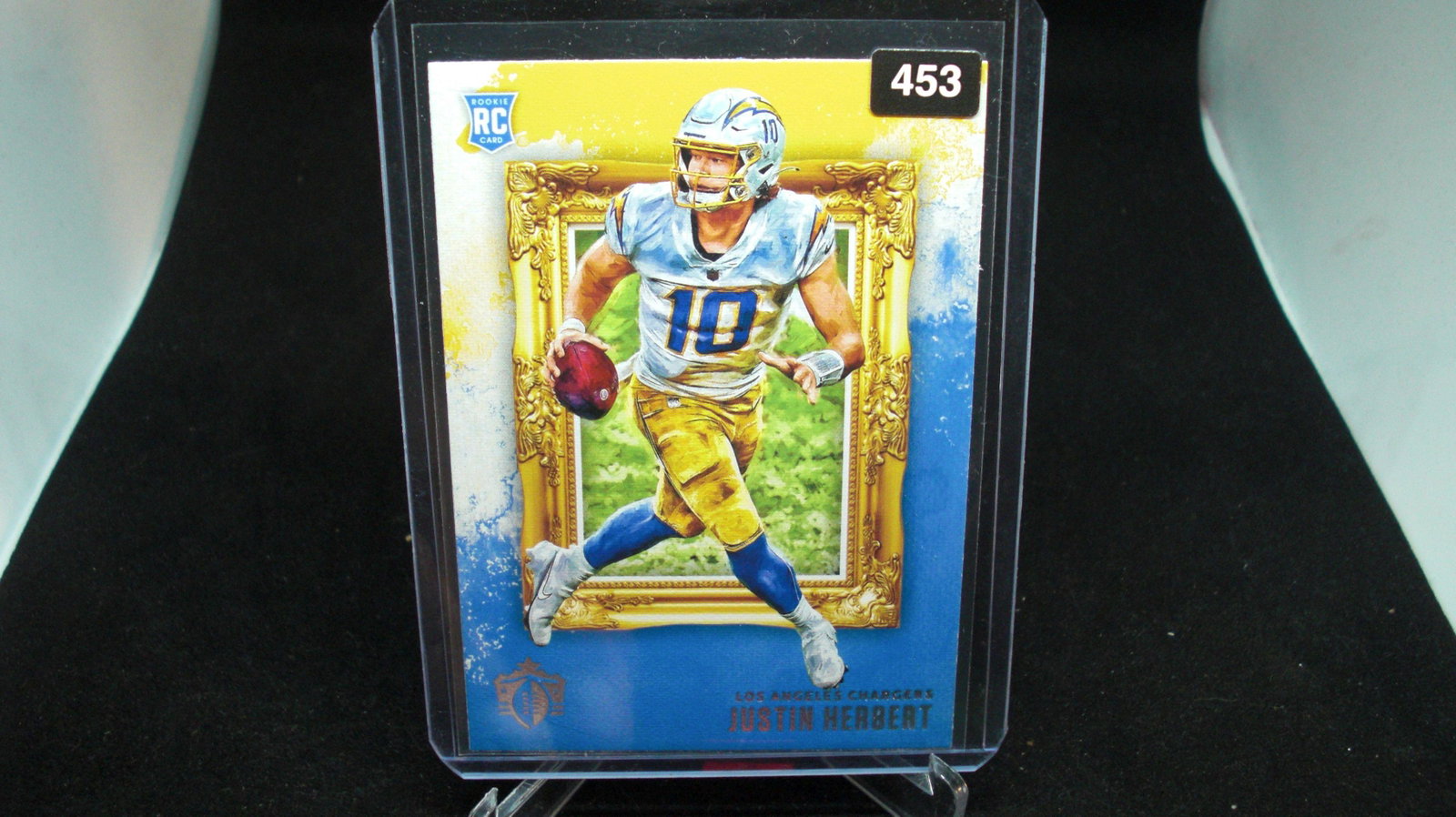 JUSTIN HERBERT ROOKIE CARD: in top loader