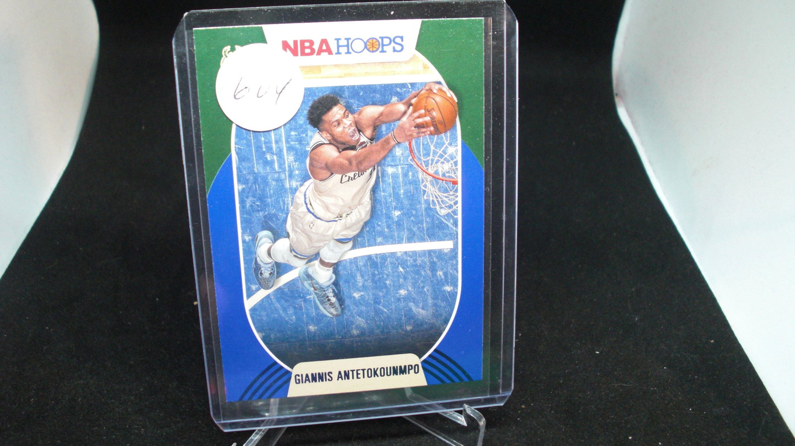 GIANNIS ANTETOKOUNMPO BLUE FOIL SP: in top loader