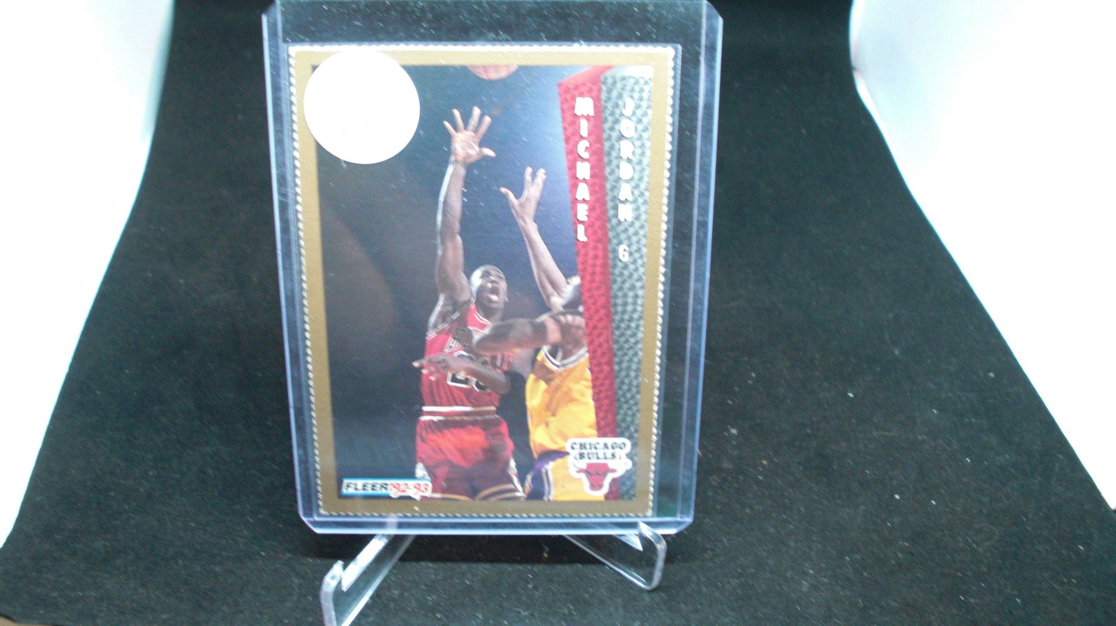 92-93 FLEER MICHAEL JORDAN CARD: in top loader