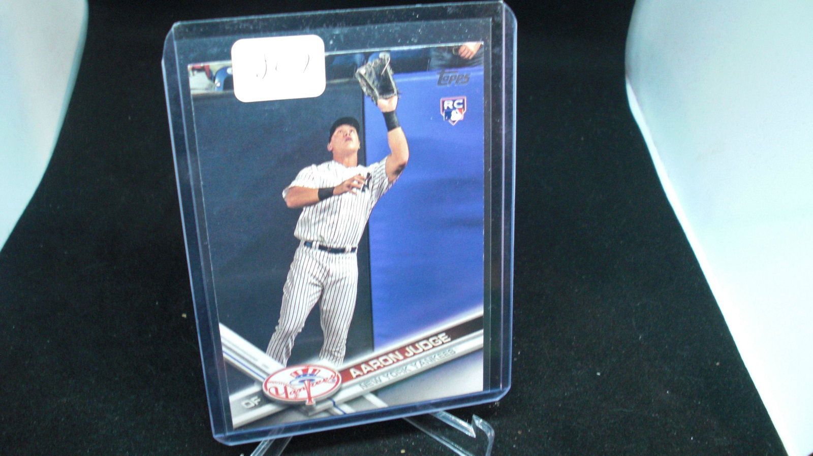 AARON JUDGE ROOKIE CARD: in top loader