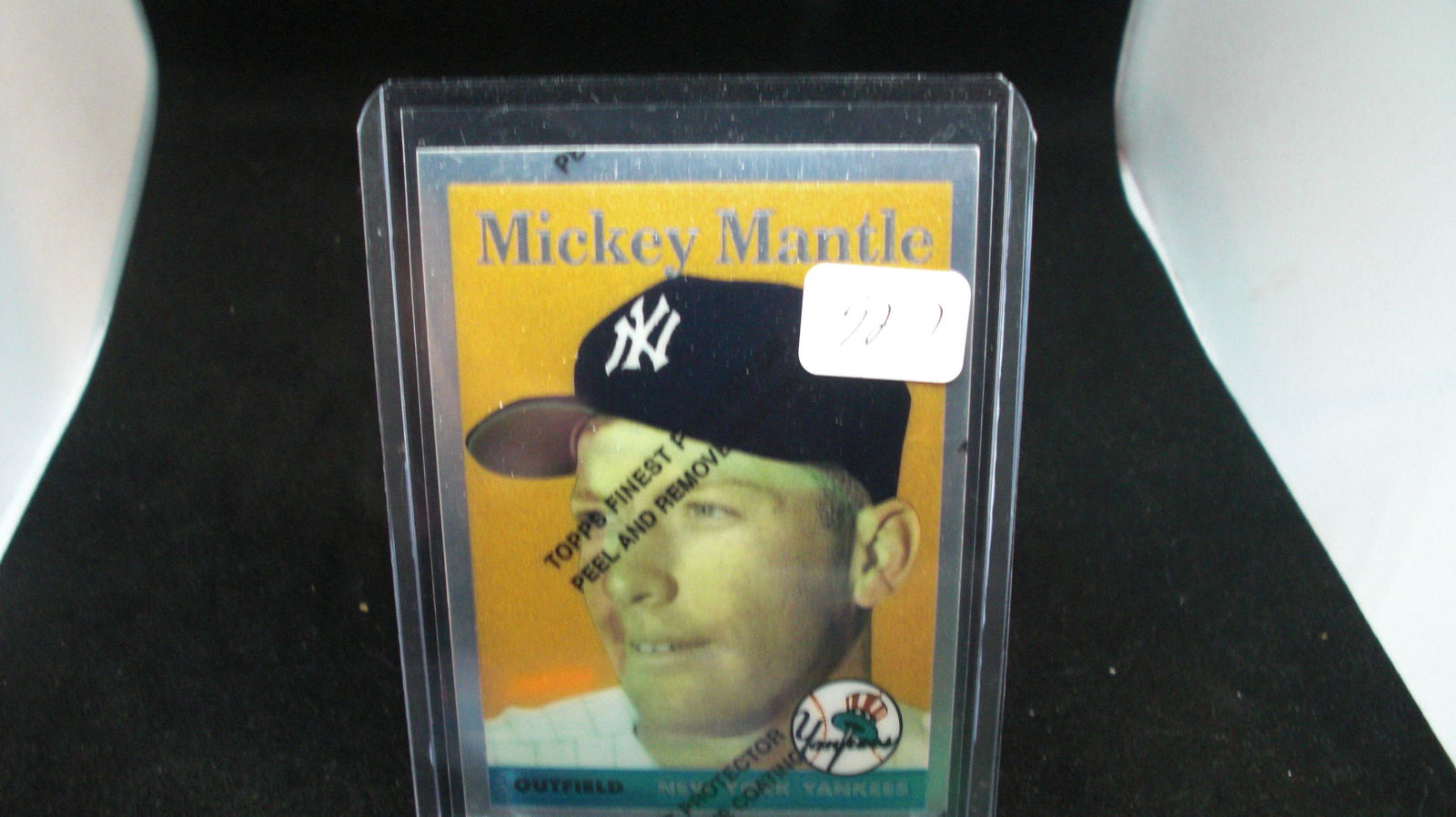 MICKEY MANTLE TOPPS FINEST: in top loader