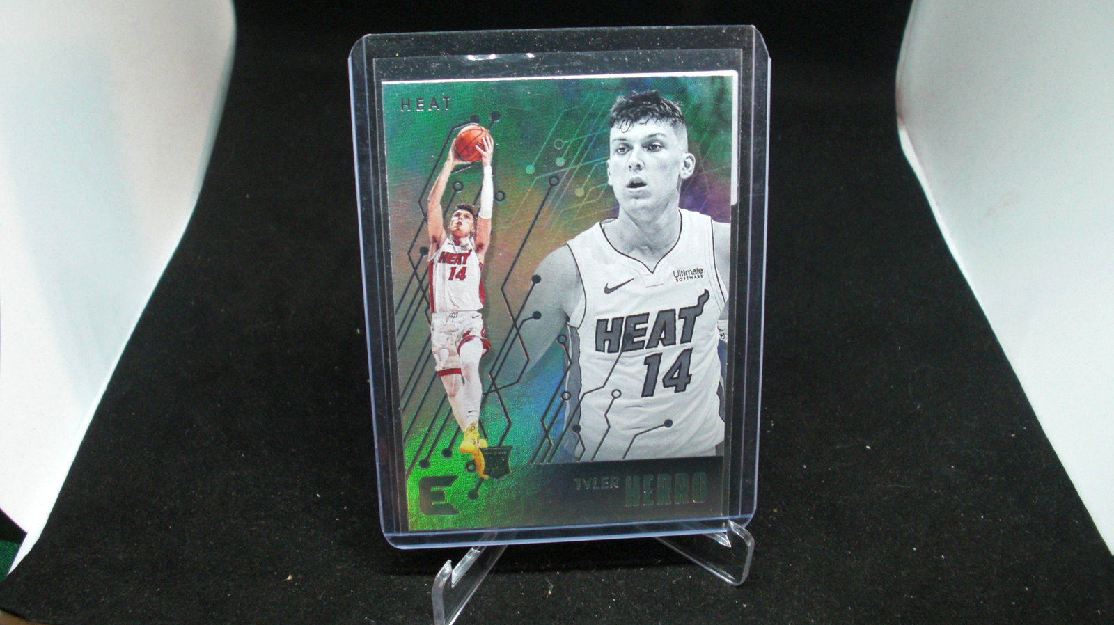 tyler herro green sp rookie card: in top loader