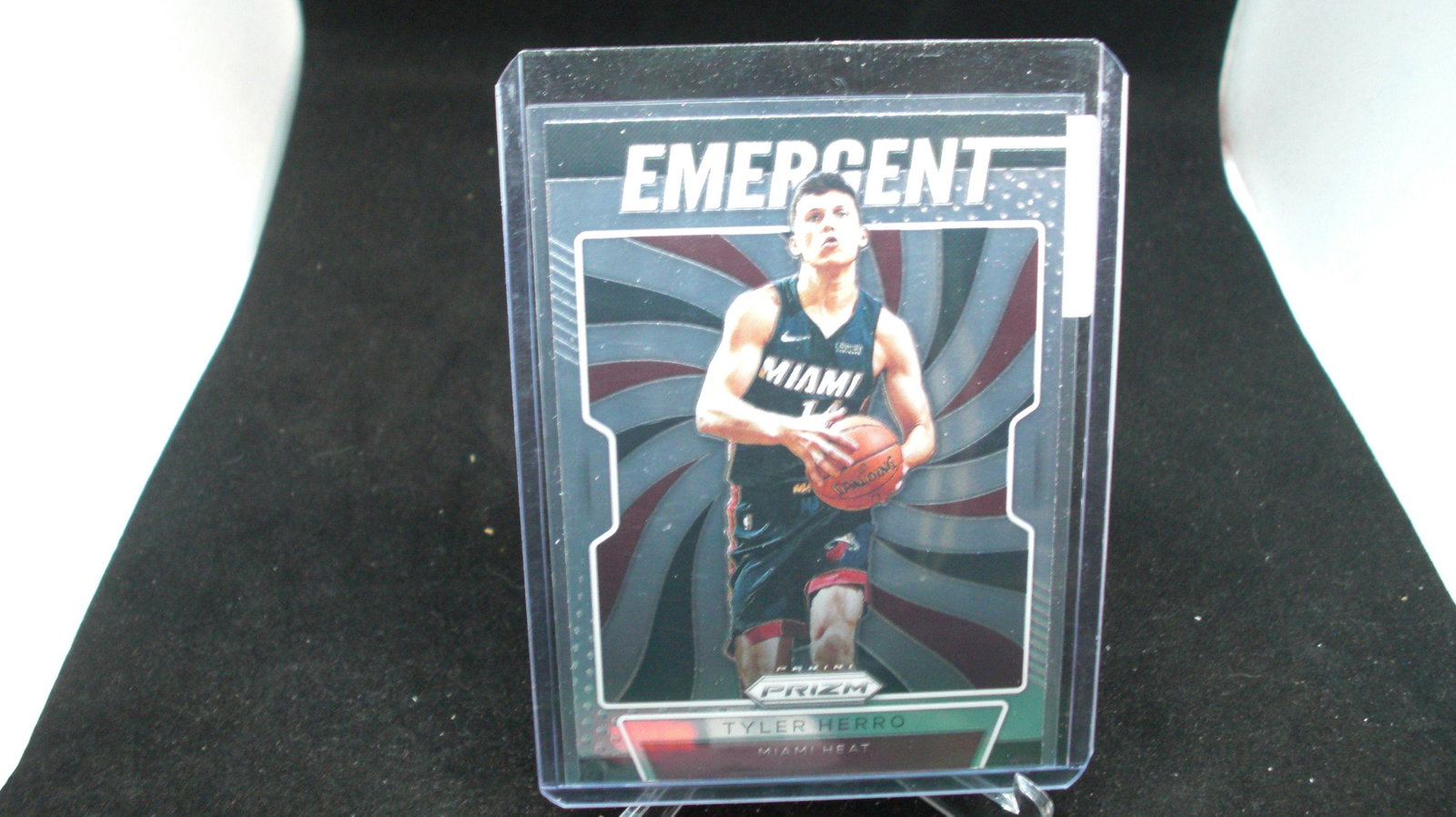 tyler herro emergent rooie card: in top loader