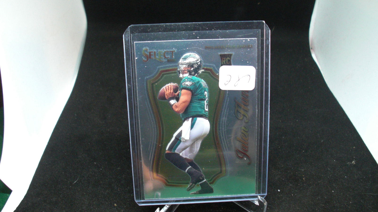 Jalen hurts rookie card: in top loader