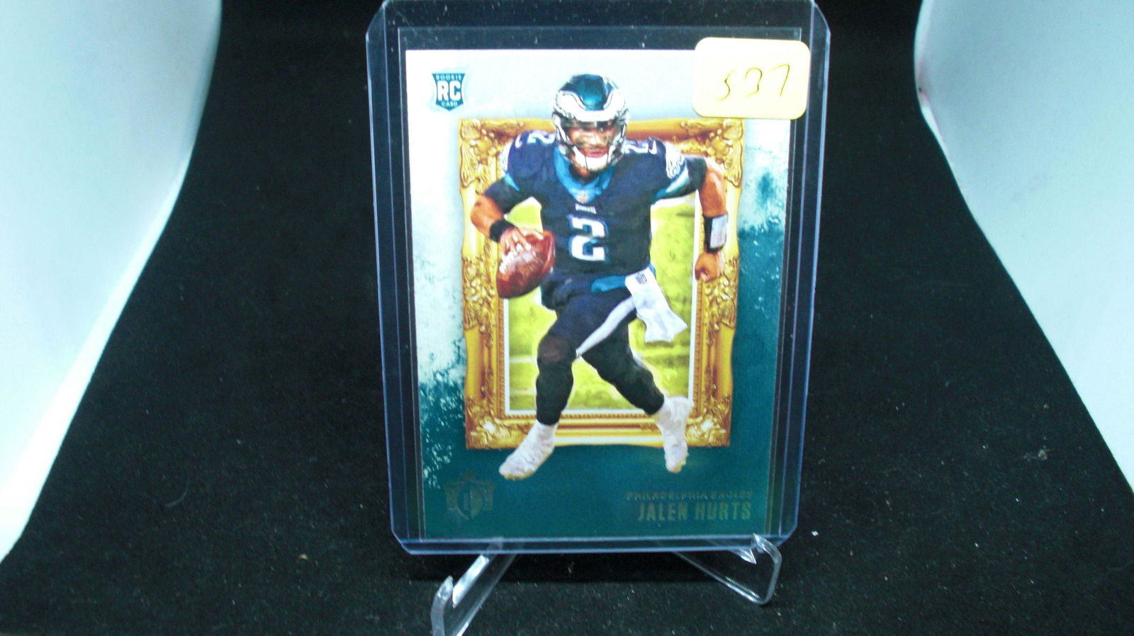 Jalen hurts rookie card: in top loader