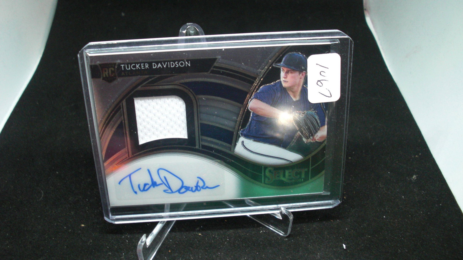 rookie swatch card tucker davidson: in top loader