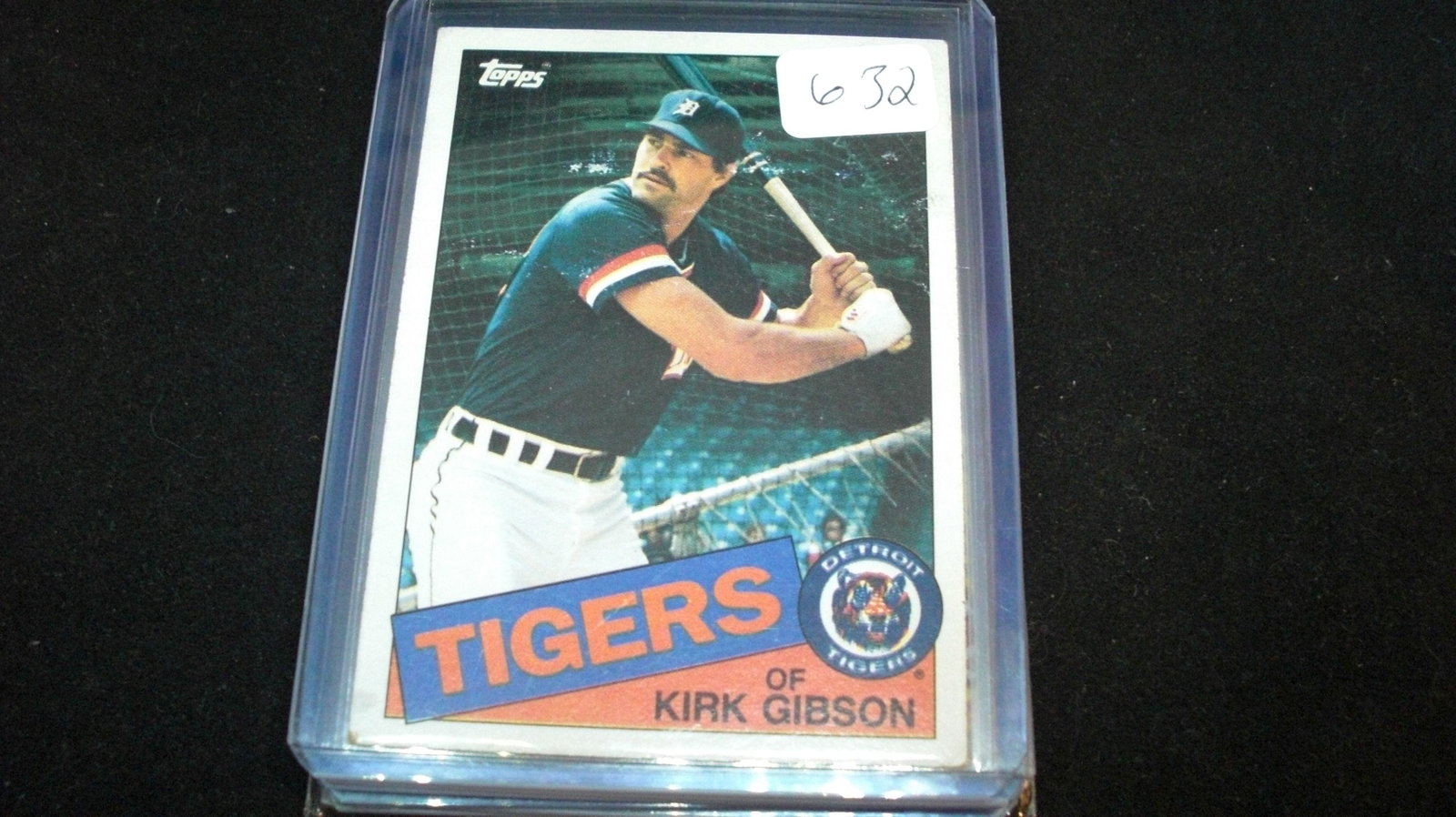 1985 topps kirk gibson: in top loader