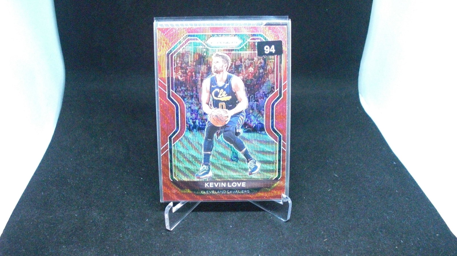 Kevin Love red wave prism: in top loader