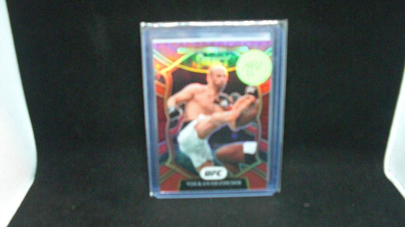 volkan oezdemir red select ufc card 33/99: in top loader