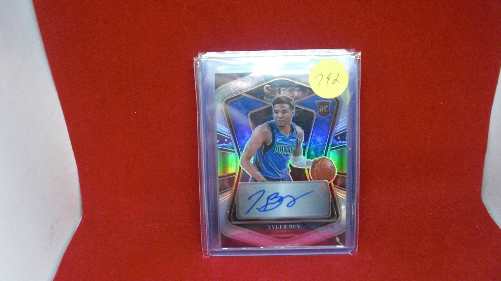 Tyler Bay select rookie signatures: in top loader