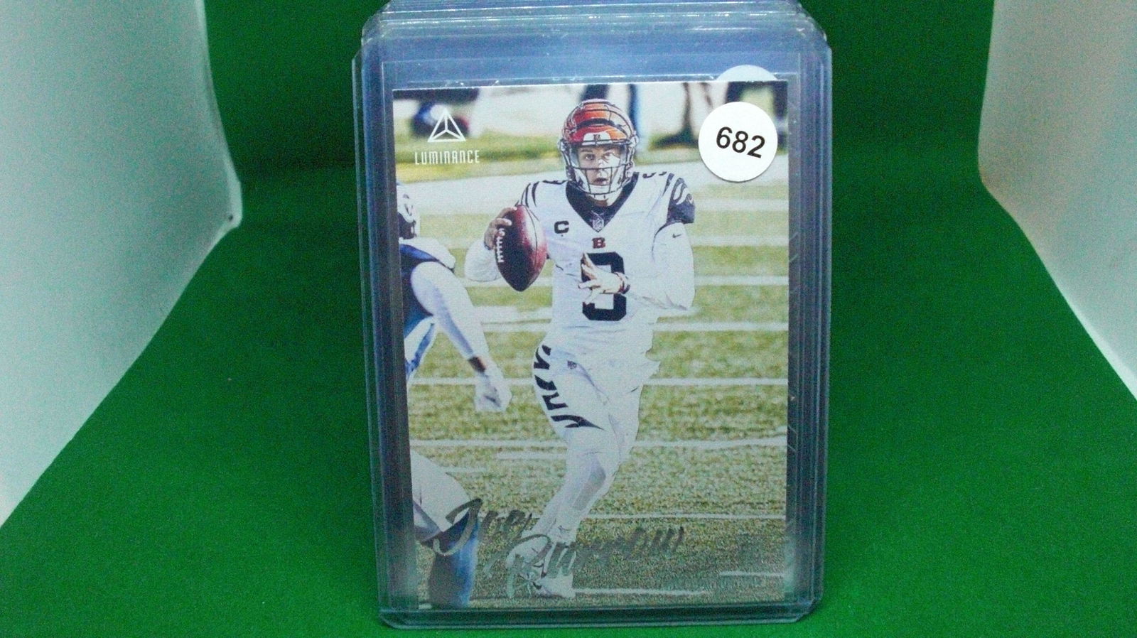joe burrow rookie card: in top loader