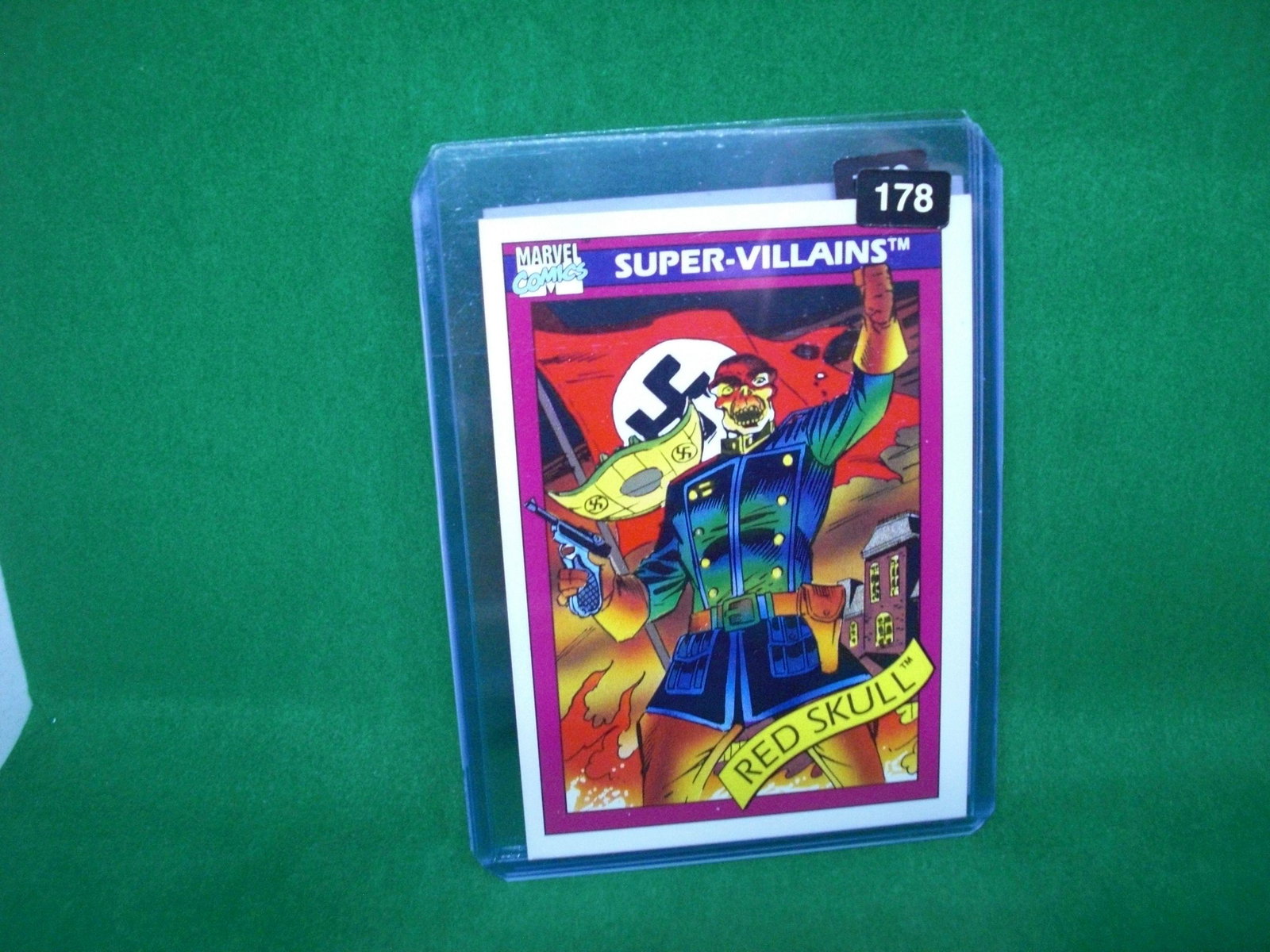 marvel red skull super villians: in top loader
