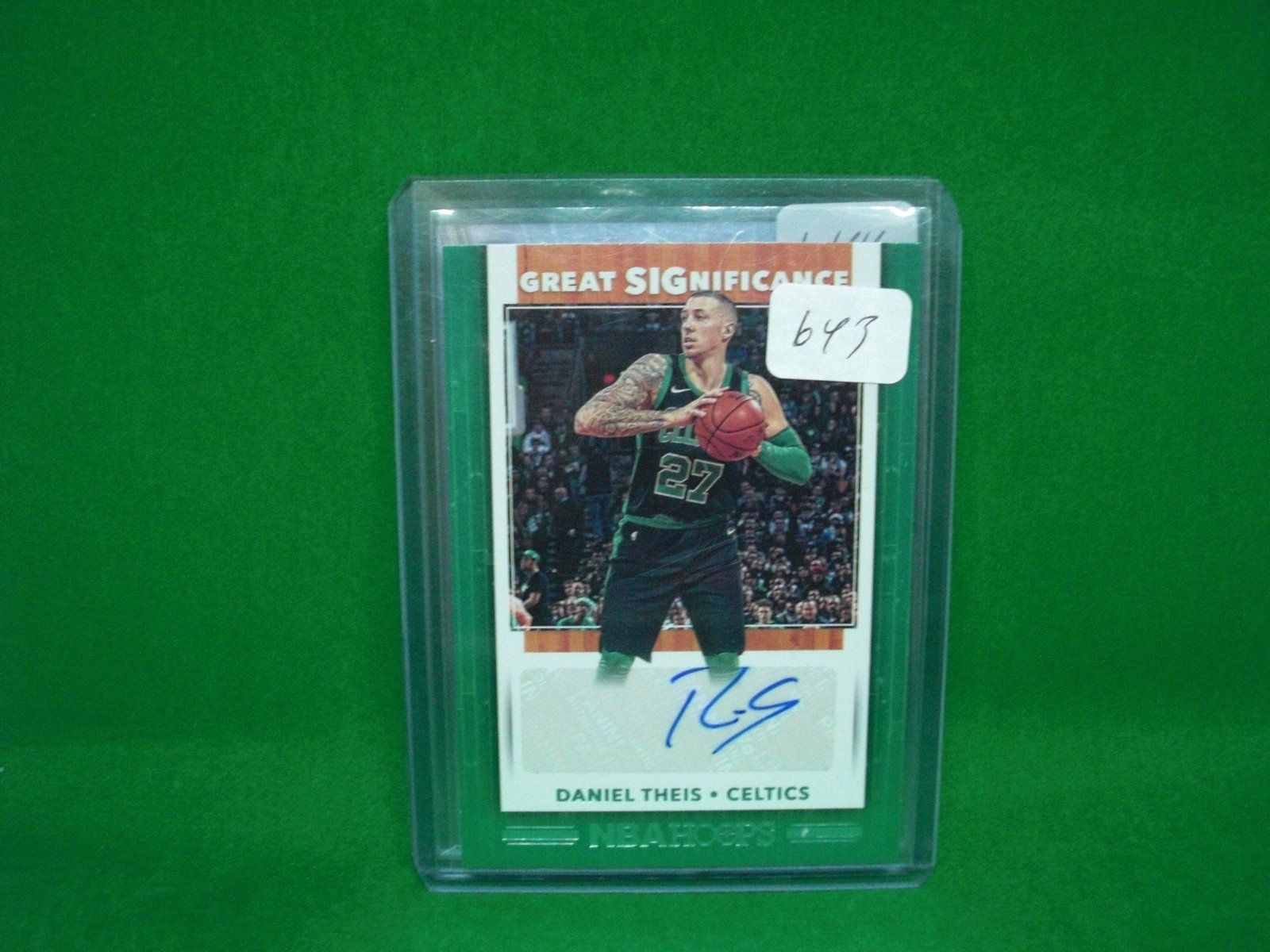 daniel theis autograph card: in top loader
