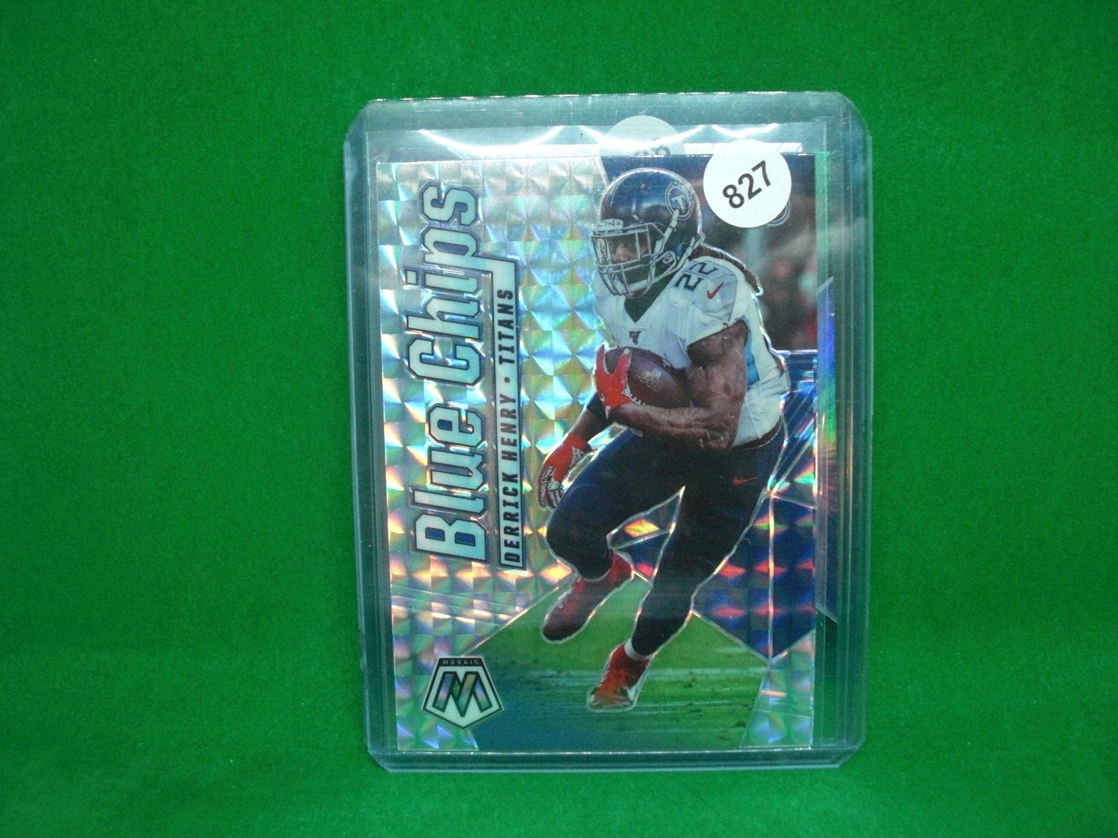 Derrick Henry silver blue chips: in top loader