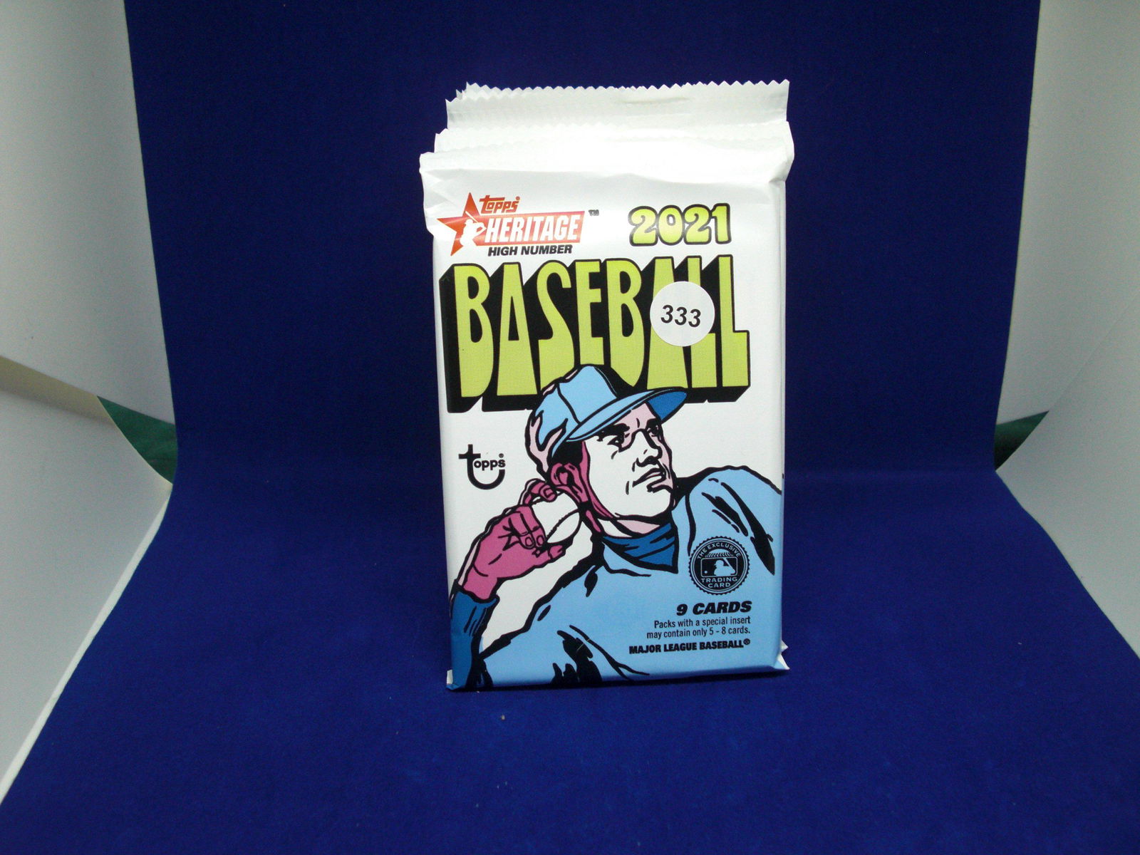 2021 topps heritage sealed pack (1 of 1)