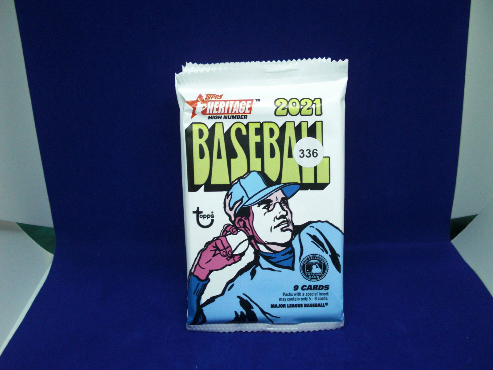 2021 topps heritage sealed pack (1 of 1)