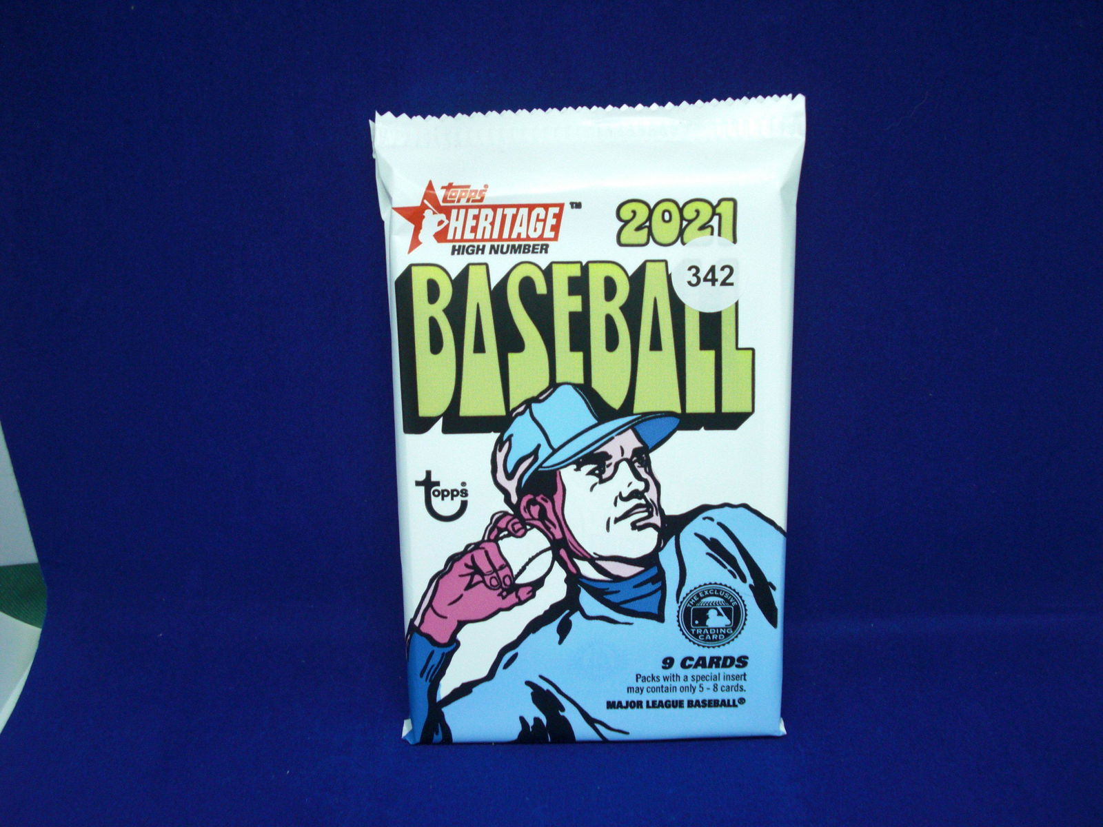 2021 topps heritage sealed pack (1 of 1)