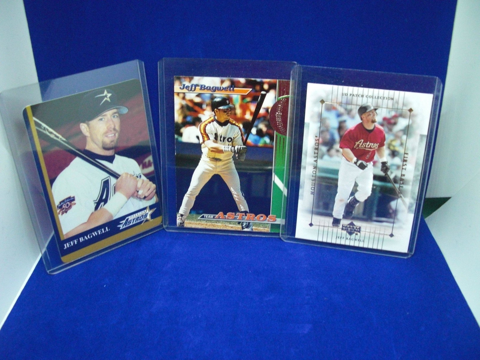 Lot of three Jeff bagwell Cards going: in top loader