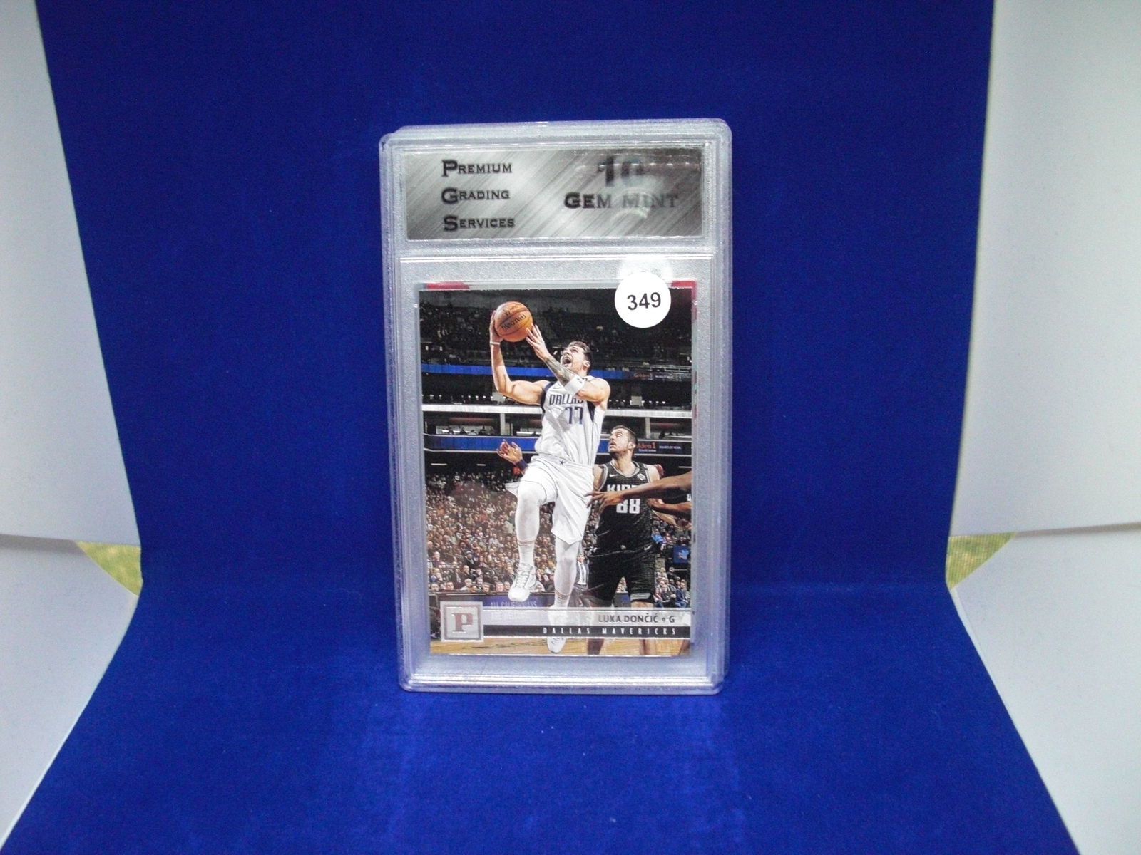 PGS 10 Luka doncic panini chronicles (1 of 1)