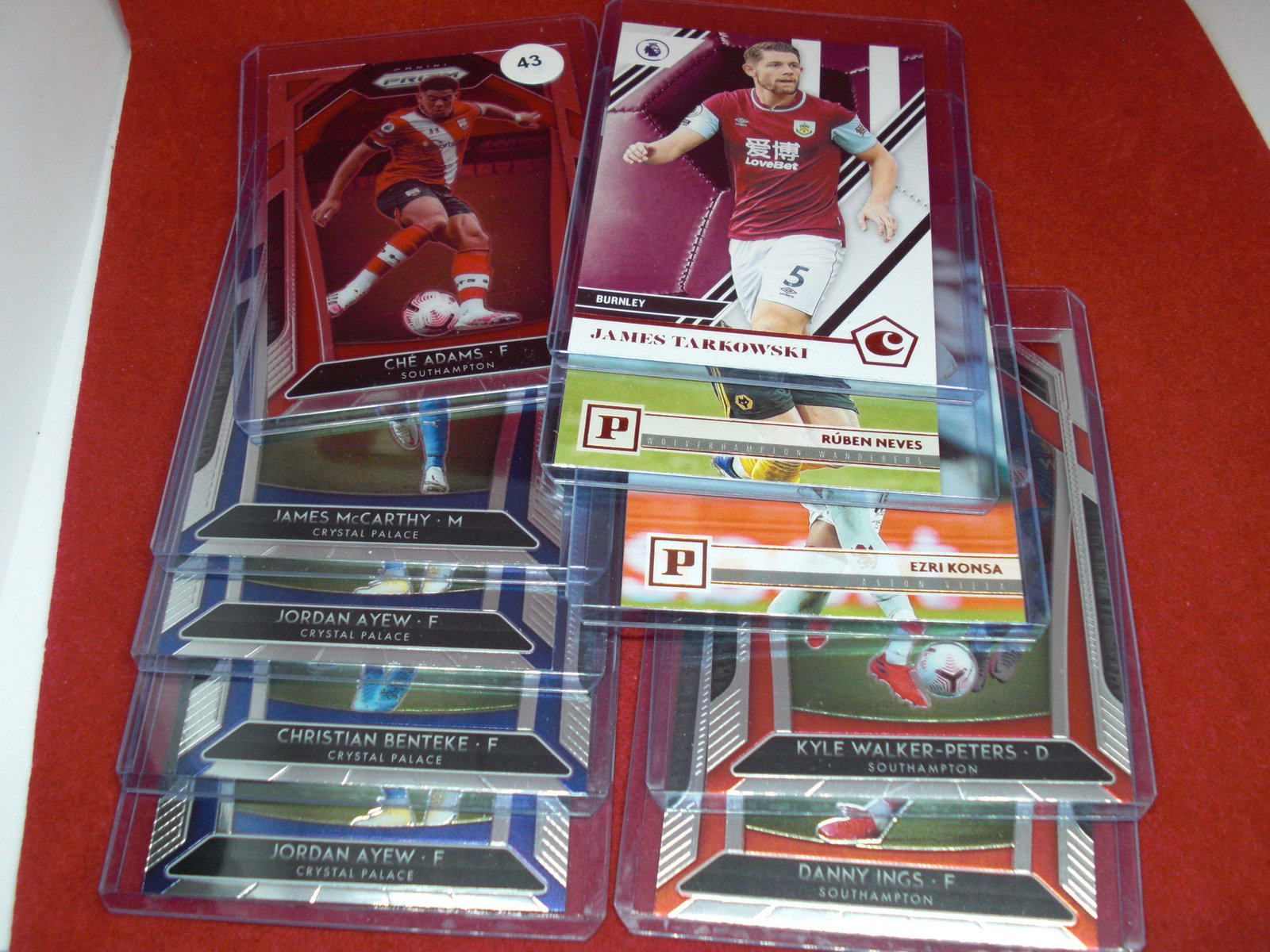 lot of 10 soccer cards: lot of 10 soccer cards