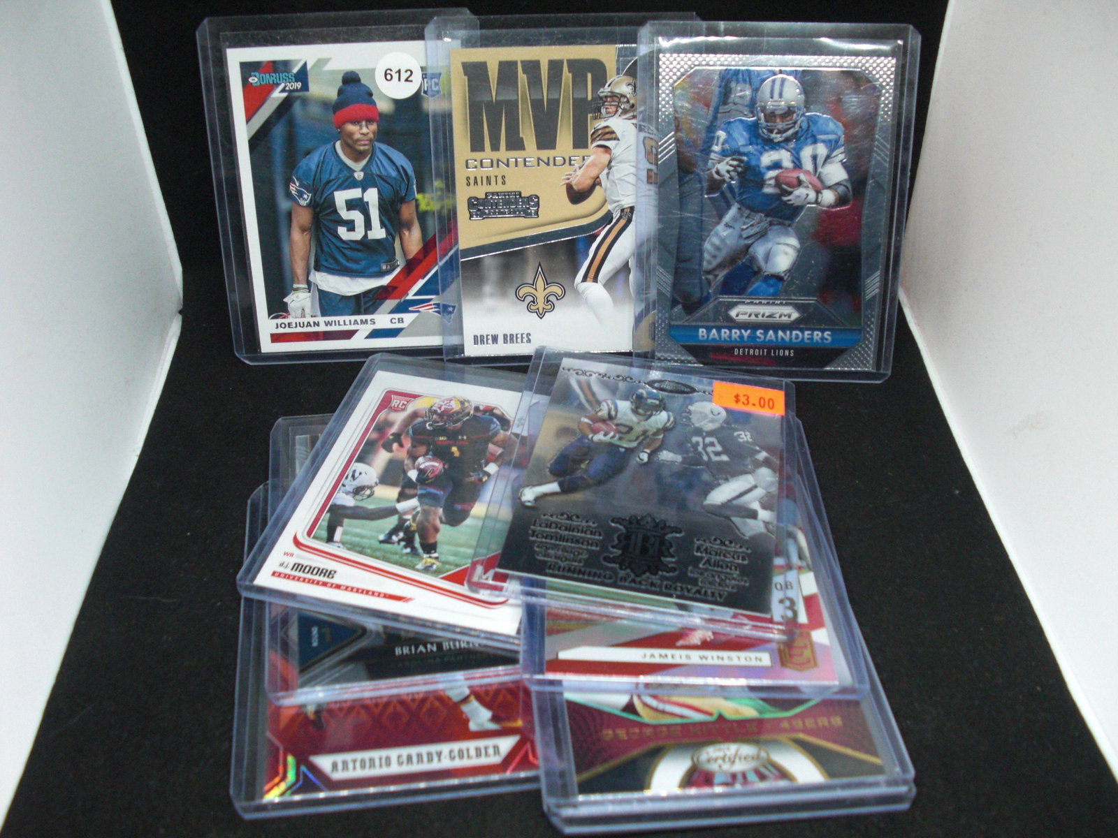 Lot of 10 football cards with DJ Moore: in top loaders