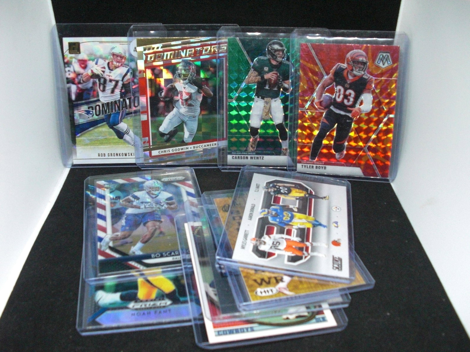 Lot of 10 football cards: Rob gronkowski dominators