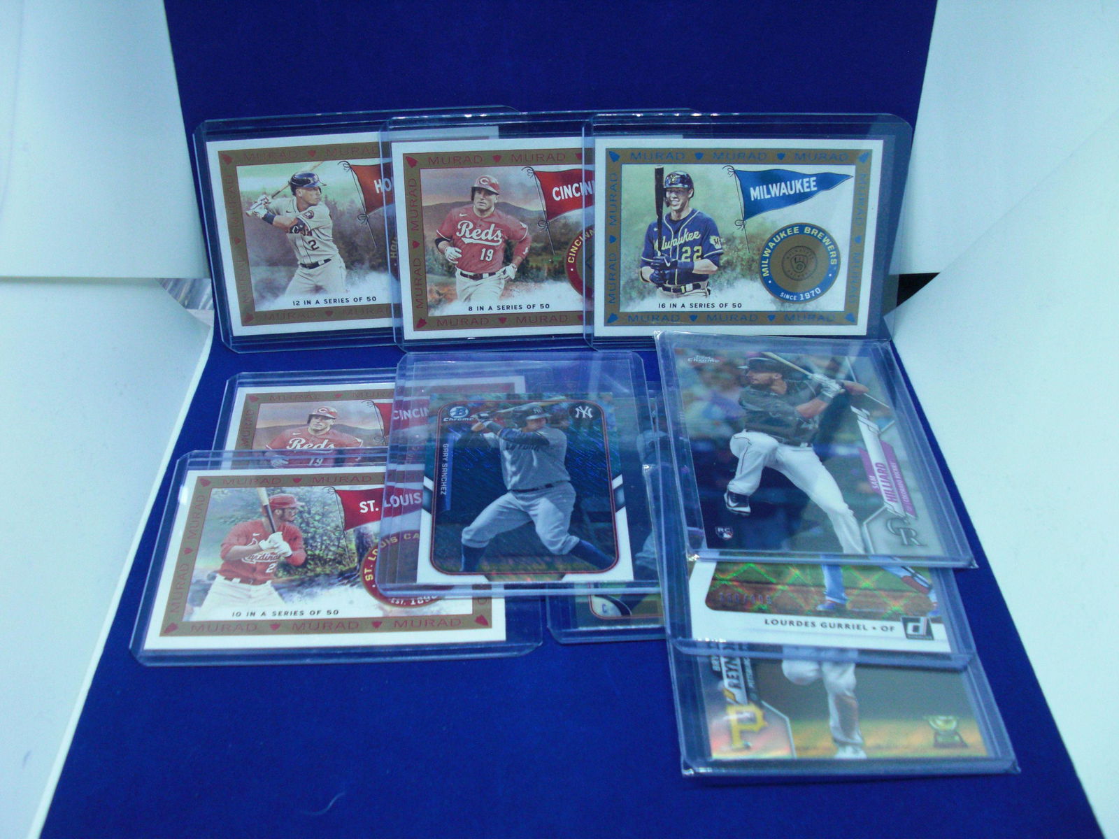 lot of 10 assorted baseball cards (1 of 1)