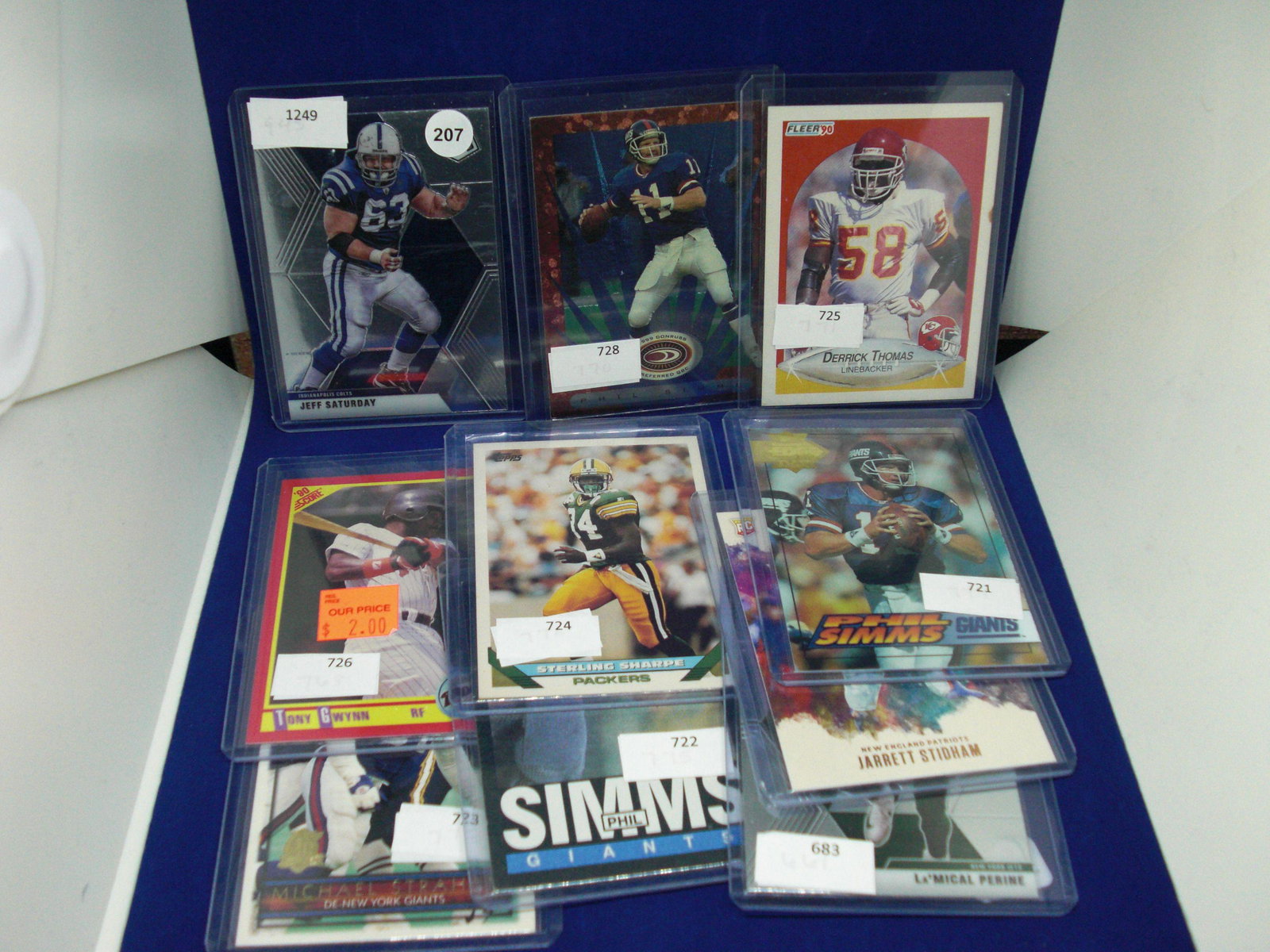 lot of 10 football cards with Jeff Saturday: in top loaders