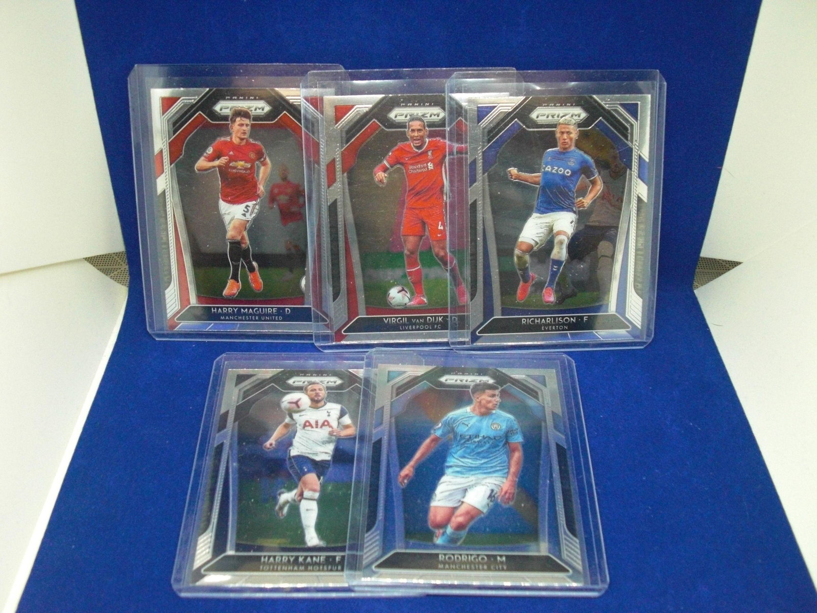 lot of 5 soccer cards: lot of 5 soccer cards