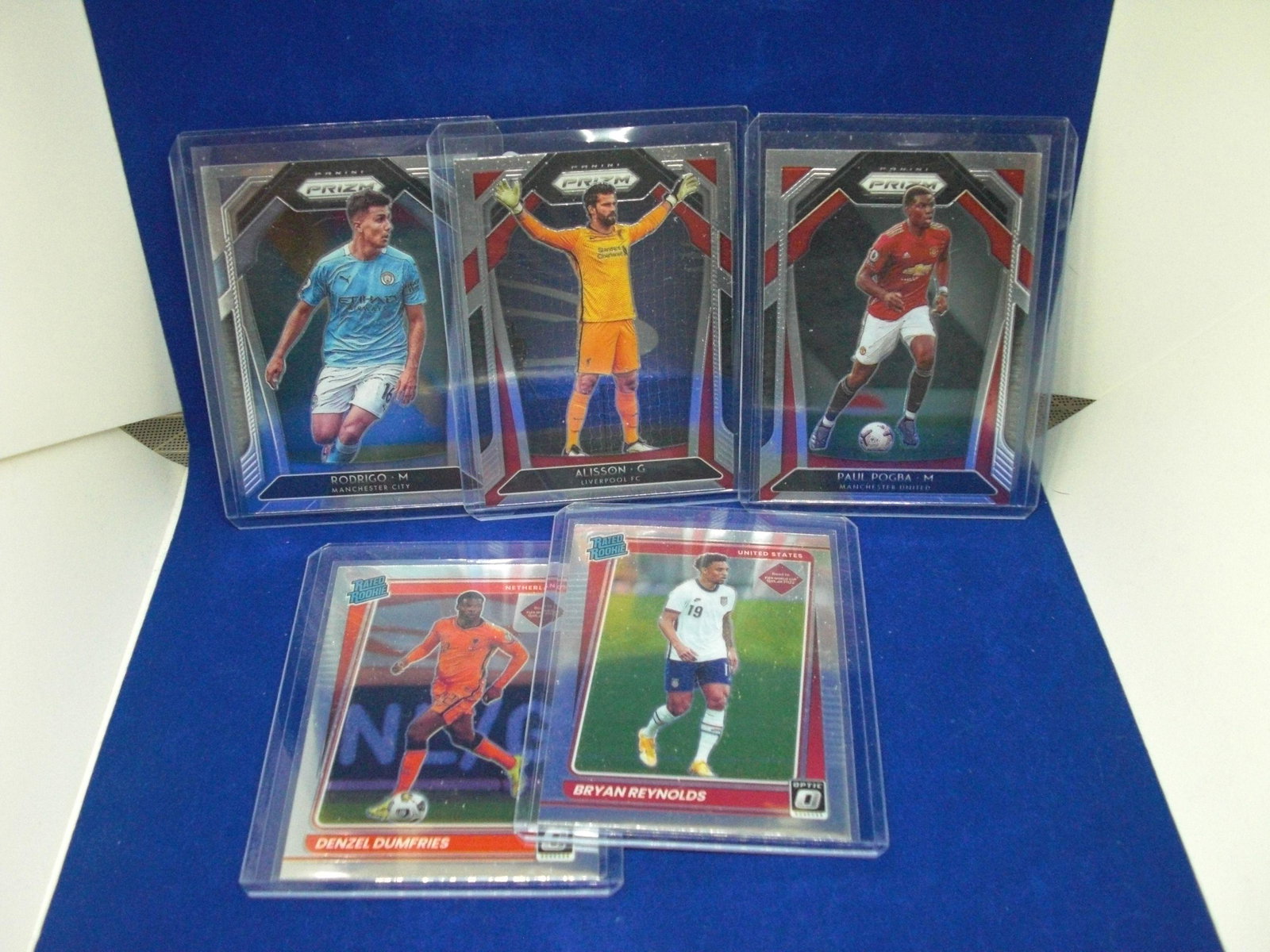 lot of 5 soccer cards: lot of 5 soccer cards