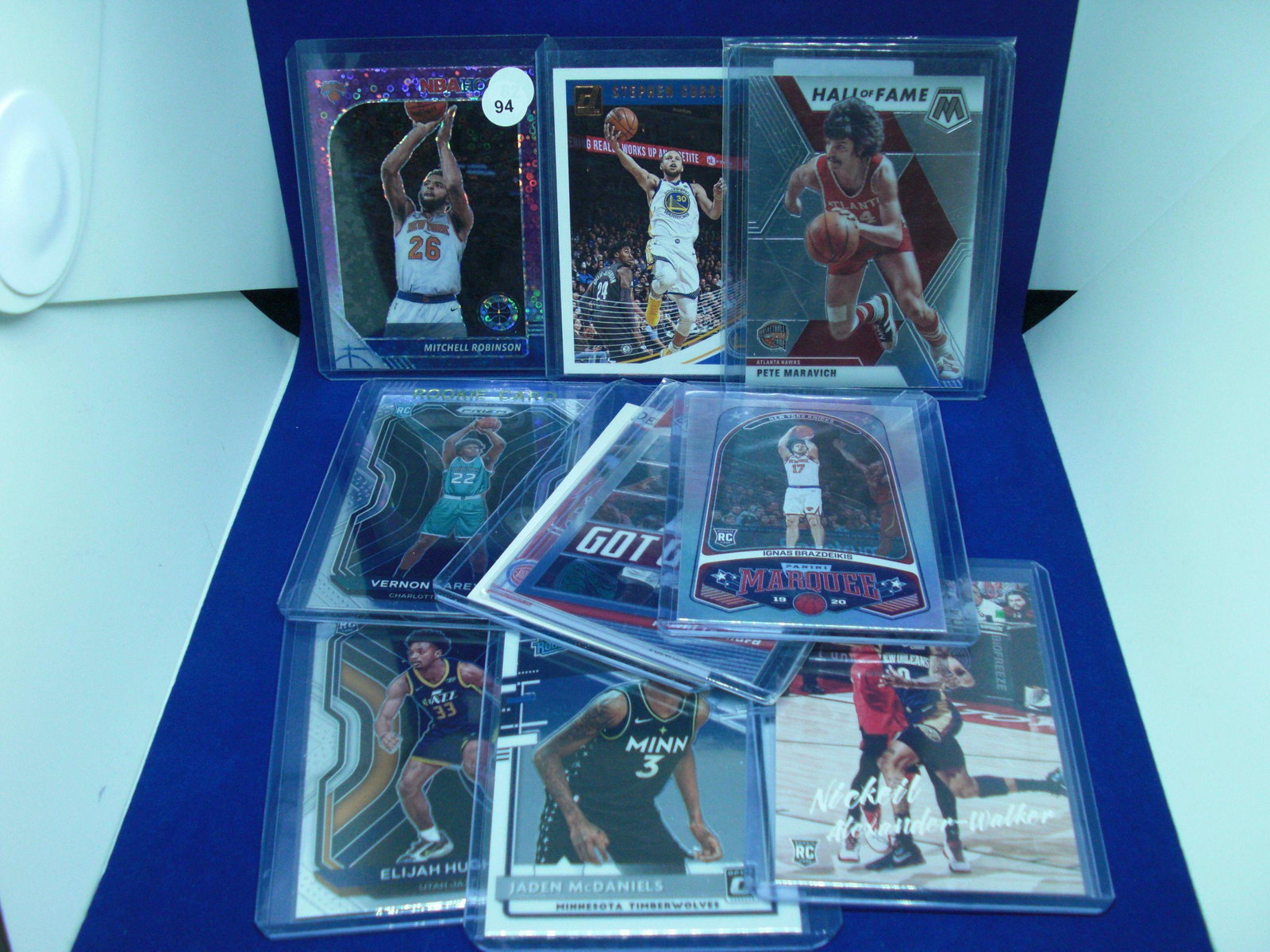 Lot of 10 basketball cards with Mitchell Robinson disco: Lot of 10 basketball cards with Mitchell Robinson disco