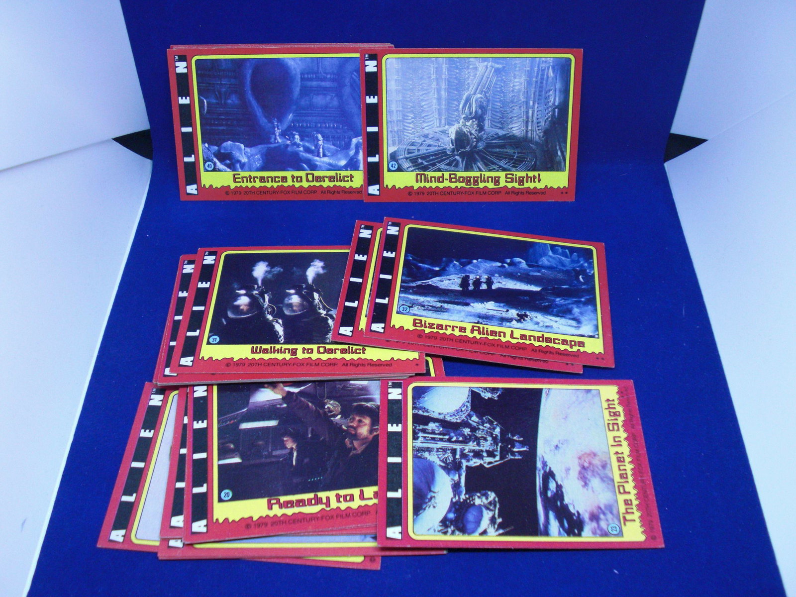 lot of 25 alien movie trading cards: lot of 25 alien movie trading cards