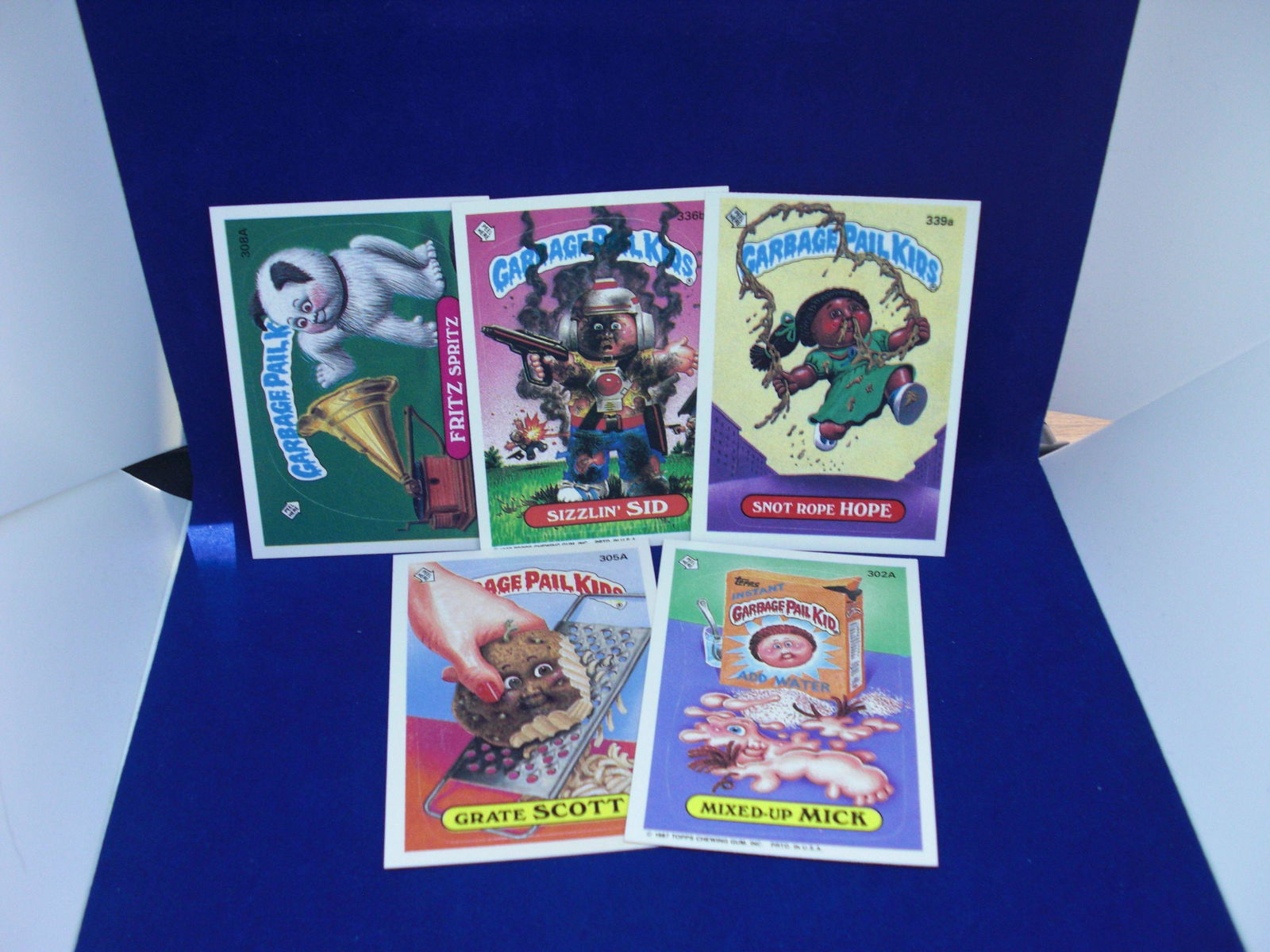 lot of 5 assorted garbage pail kids cards: lot of 5 assorted garbage pail kids cards